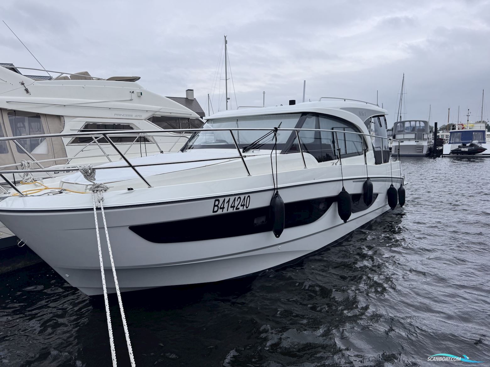 Beneteau Antares 11 Motorboat 2022, with Mercury V8 engine, The Netherlands