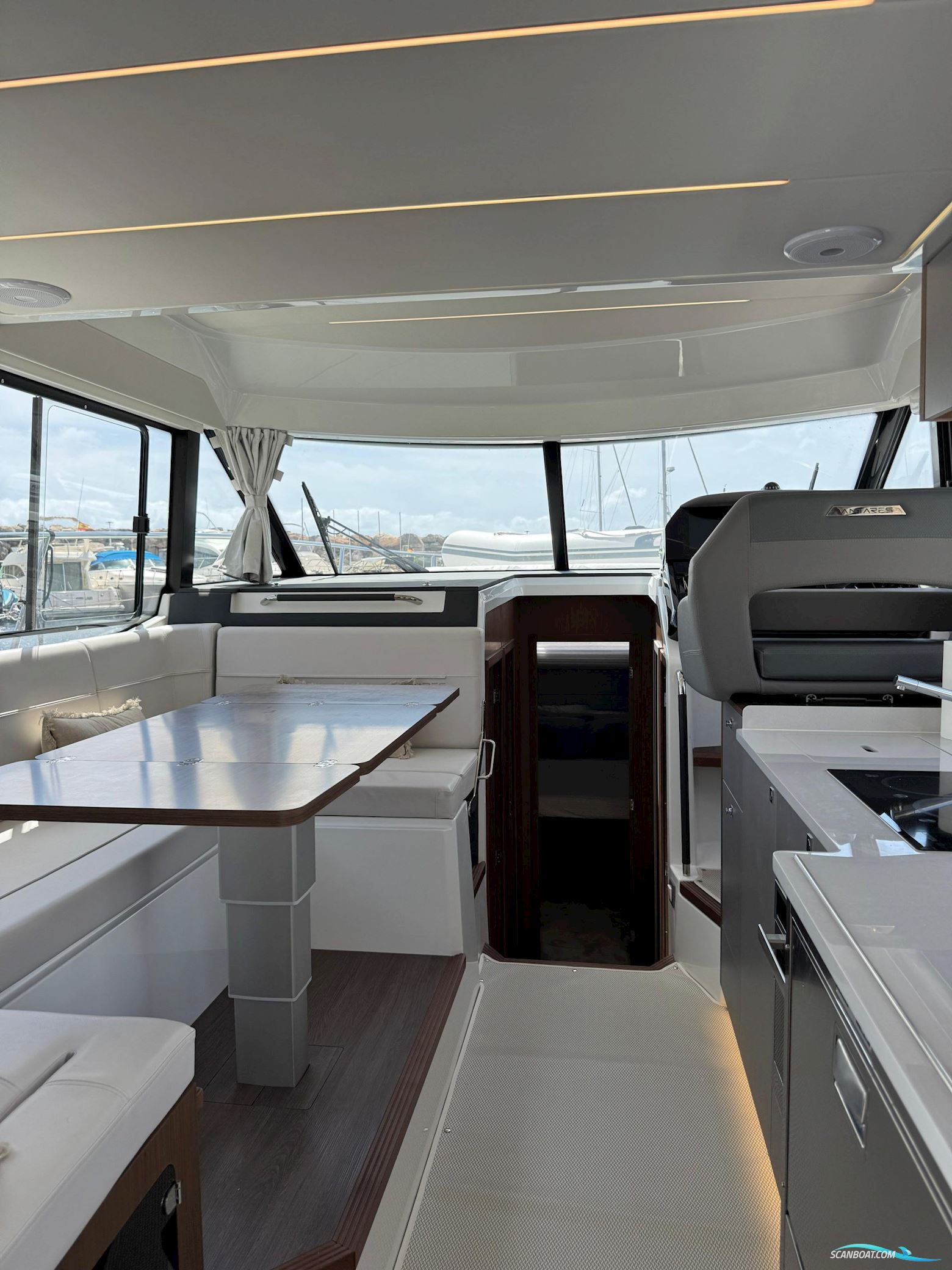 Beneteau Antares 12 Fly