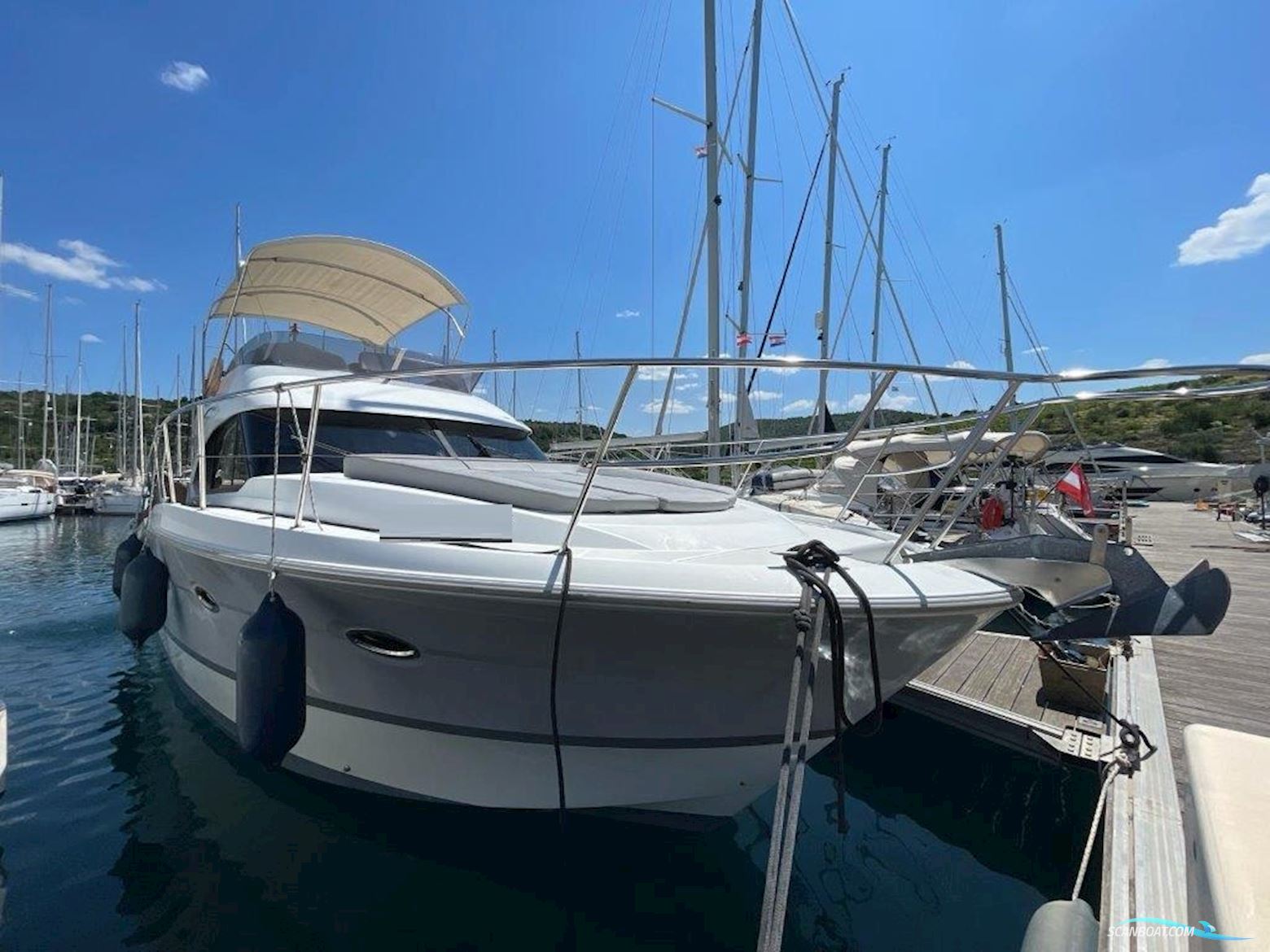 Bénéteau Antares 12 Motorboat 2012, with Volvo Penta engine, Croatia