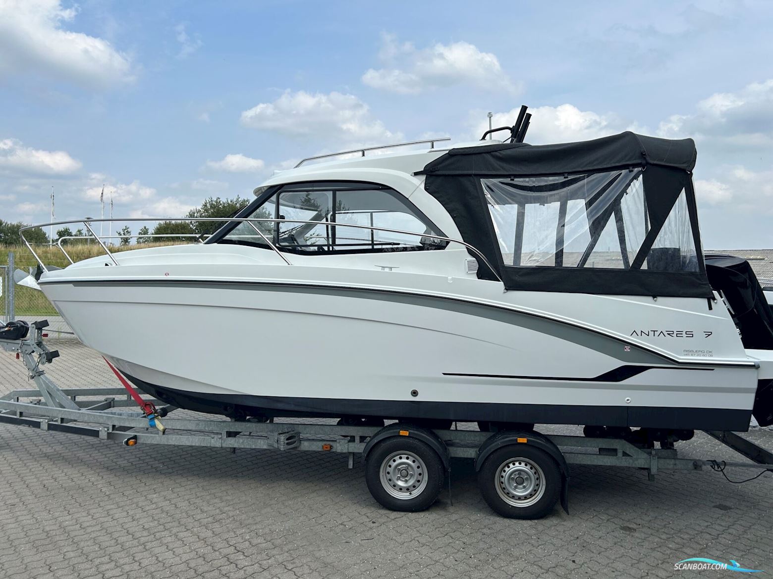 Beneteau Antares 7 OB V2