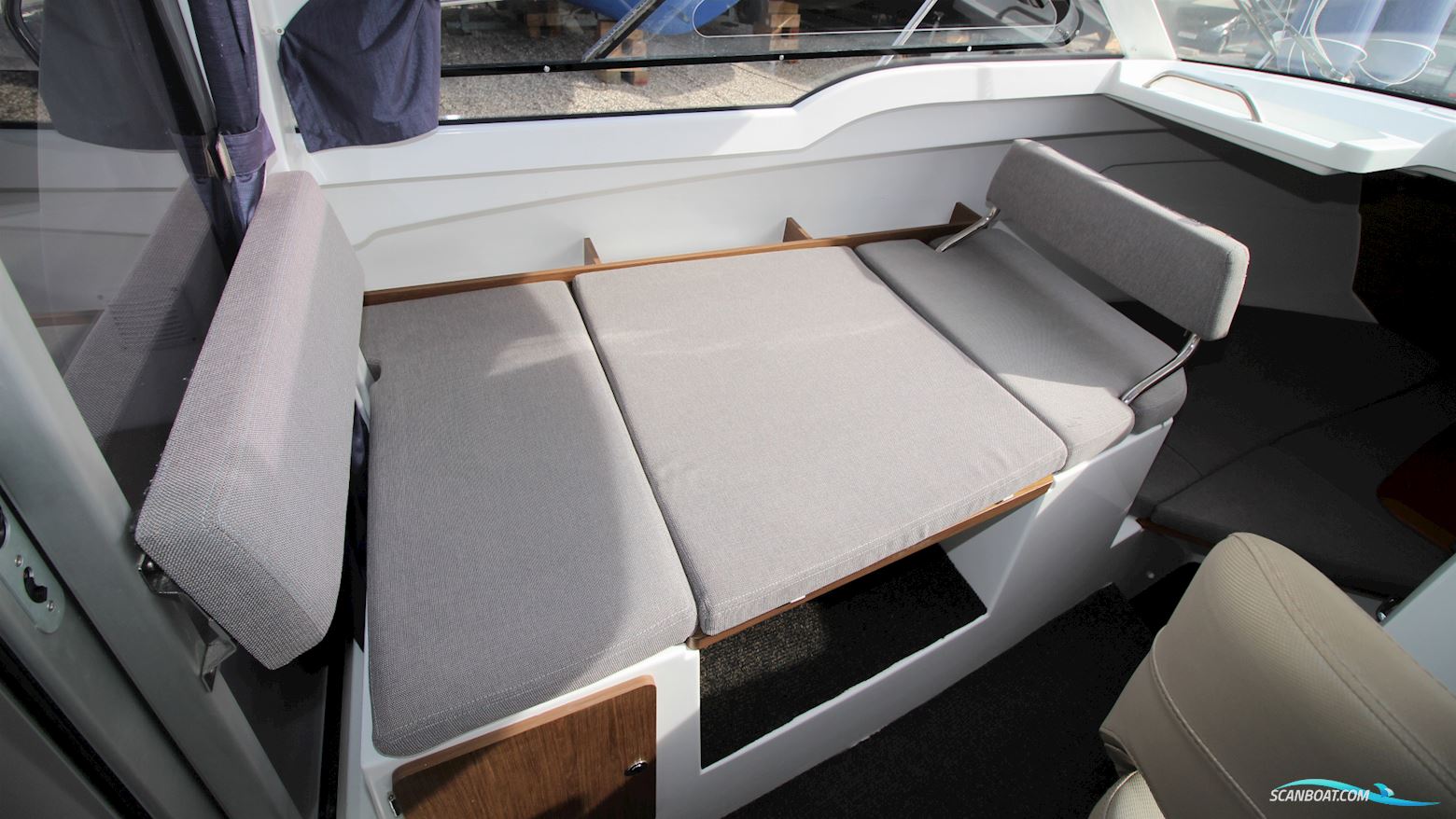 Beneteau Antares 7