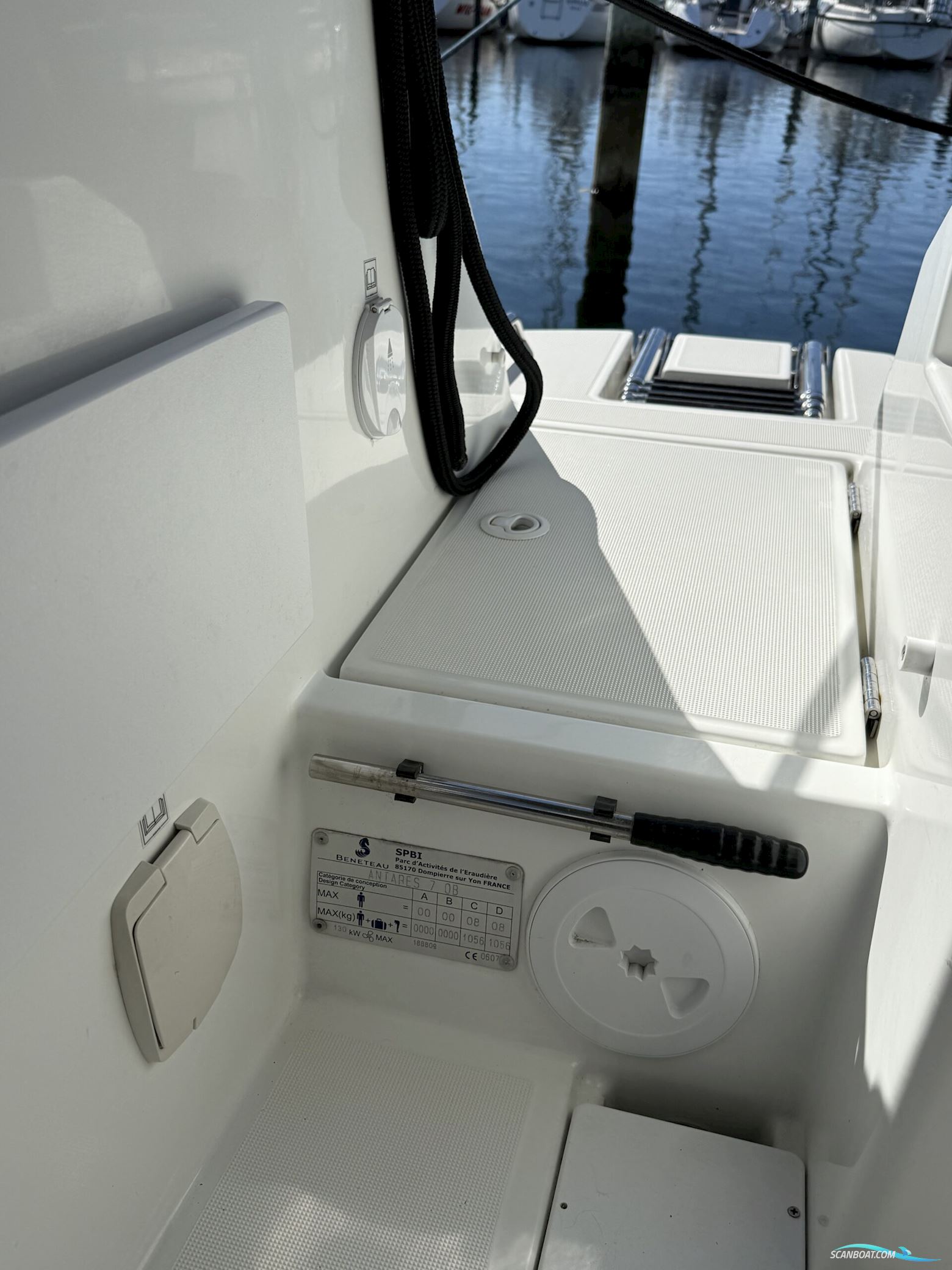 Beneteau Antares 7