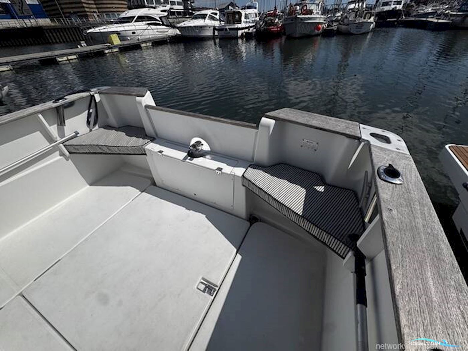 Beneteau Antares 710