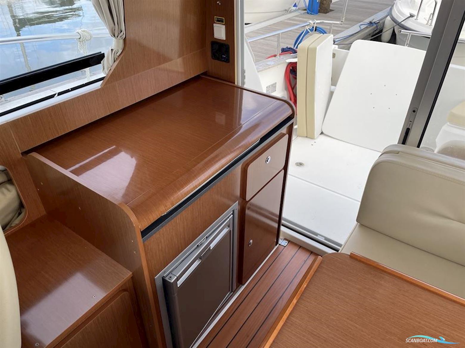 Beneteau Antares 8