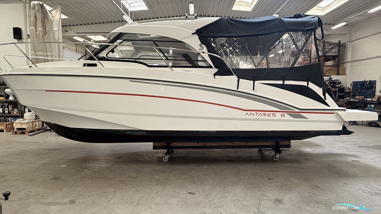 Beneteau Antares 8