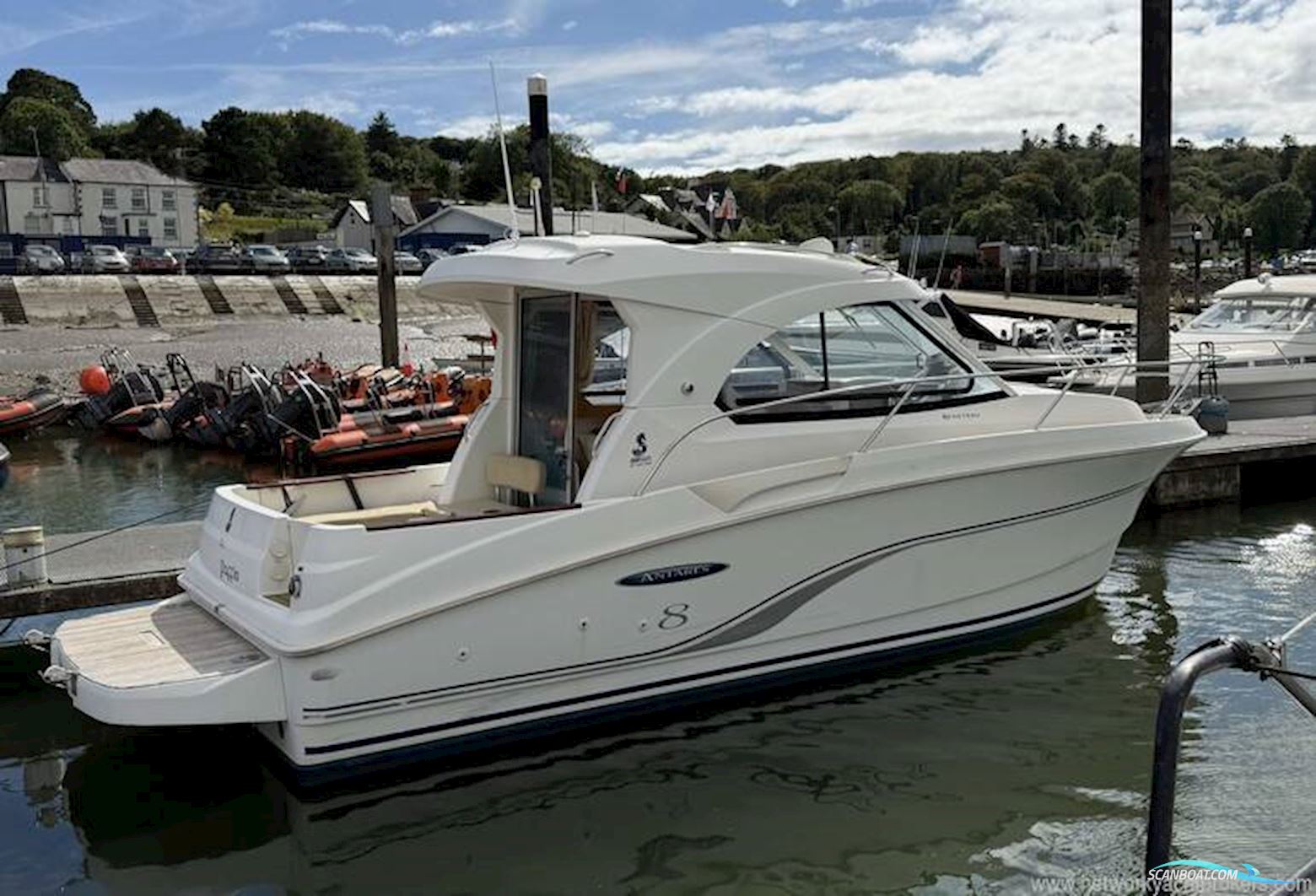 Beneteau Antares 8
