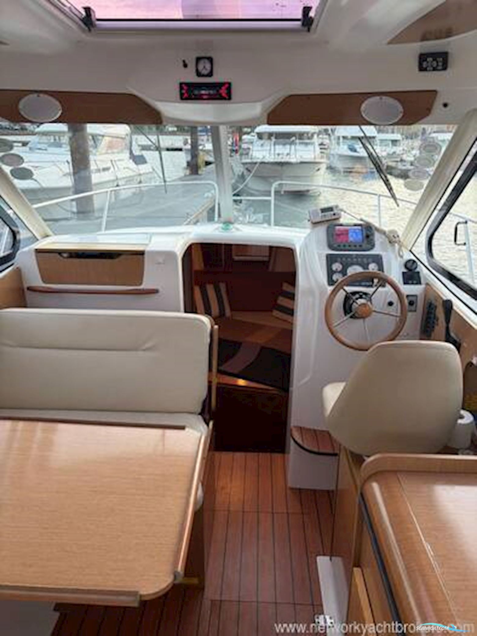 Beneteau Antares 8