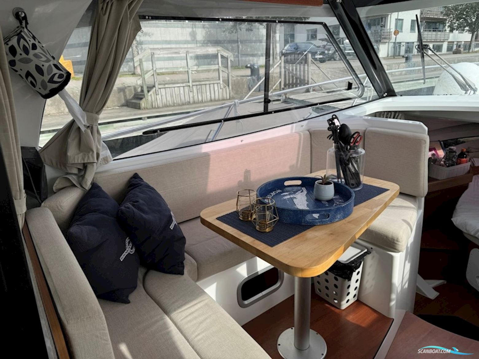 Beneteau Antares 880