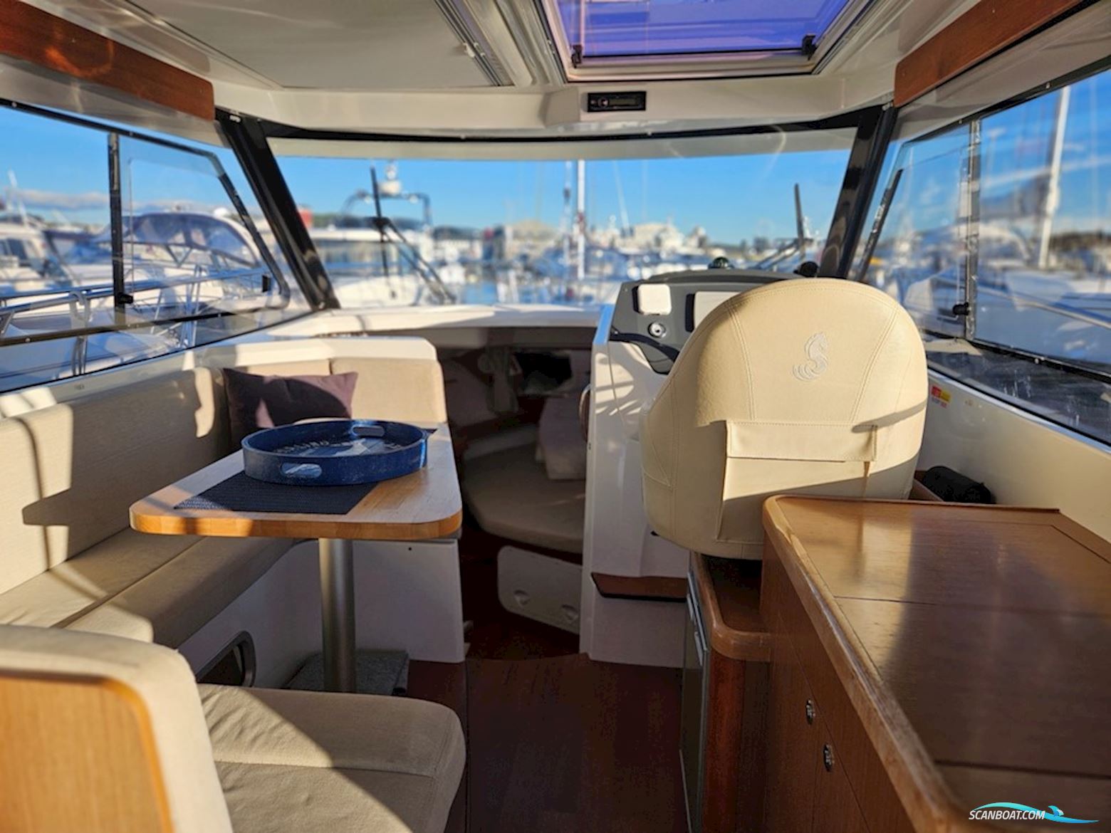 Beneteau Antares 880