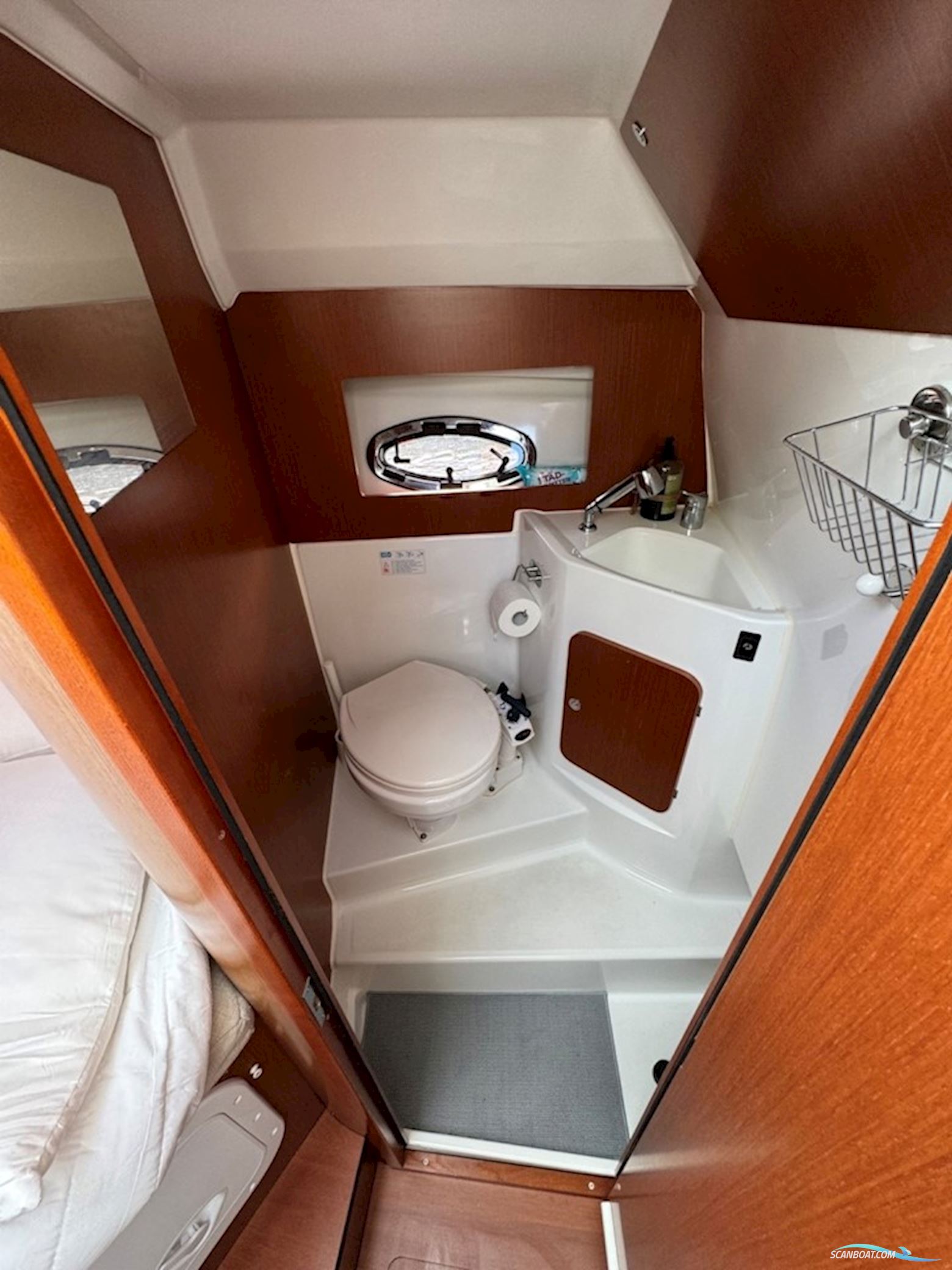 Beneteau Antares 880