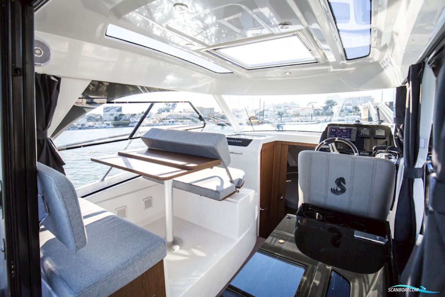 Beneteau Antares 9