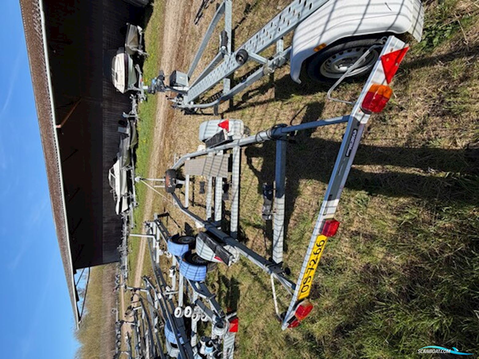 Beneteau Flyer 550 Cabin Med Trailer og Næsten ny Mercury Motor – Klar Til Sæsonen