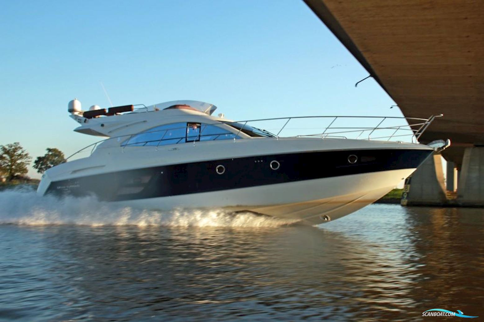 Beneteau Gran Turismo 49 Motorboat 2013, with Volvo Penta engine, The Netherlands