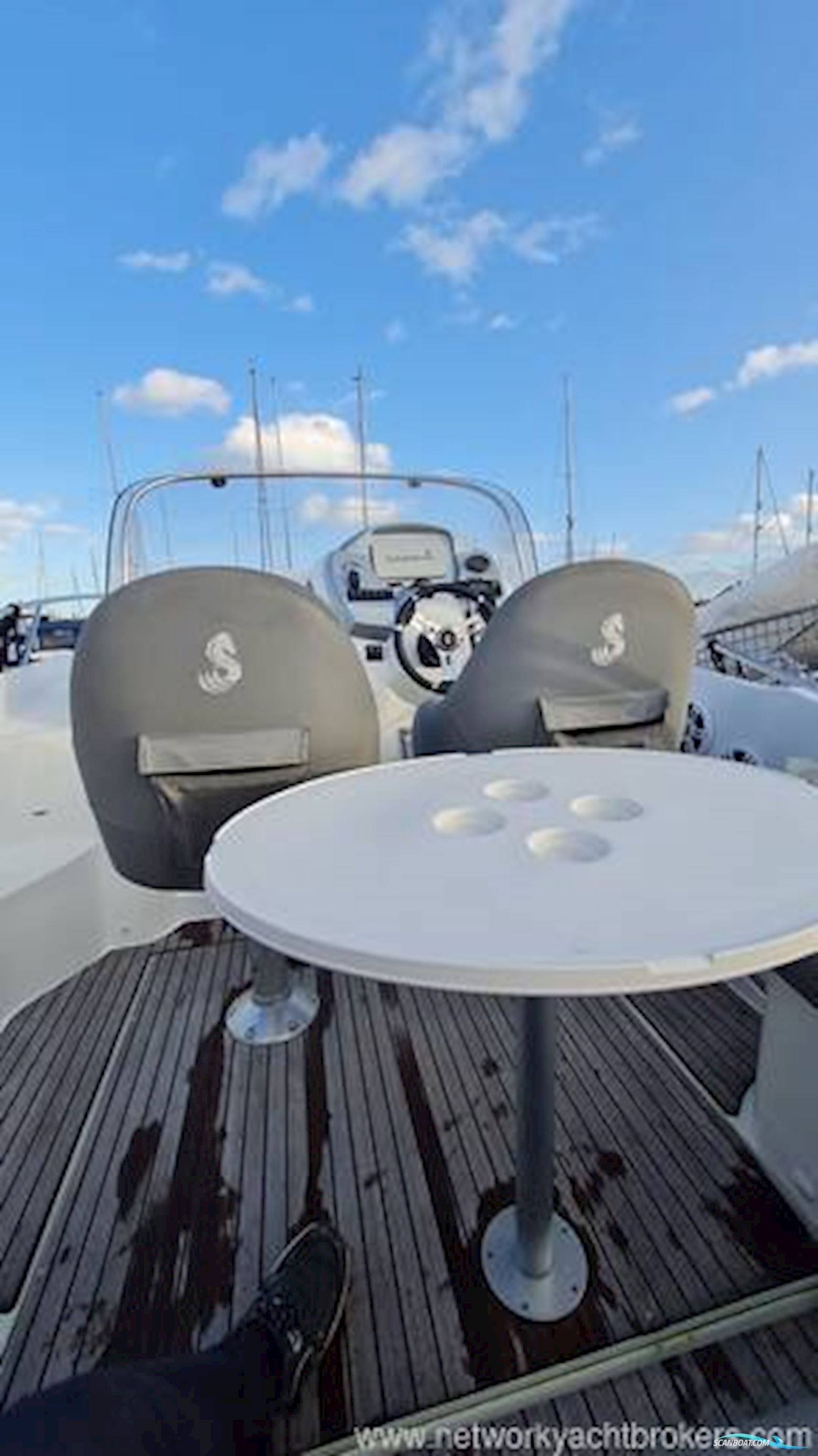 Beneteau Rubis 750 Flyer Sun deck