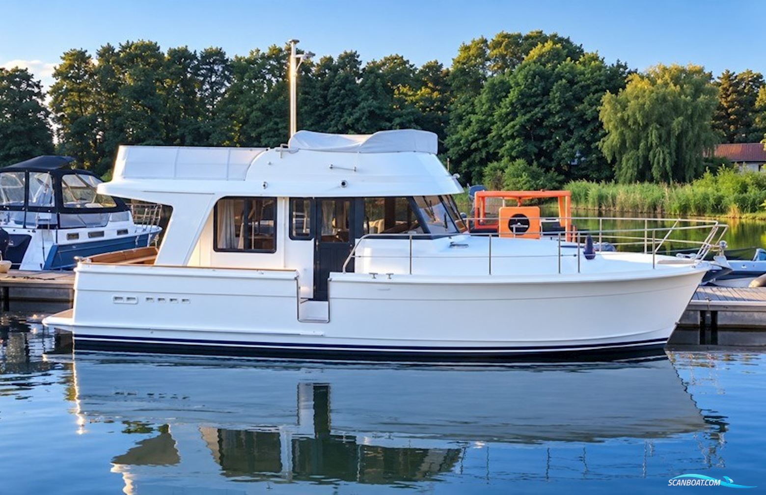 Beneteau Swift Trawler 34 Flybridge Motorboat 2016, with Cummins engine, Germany