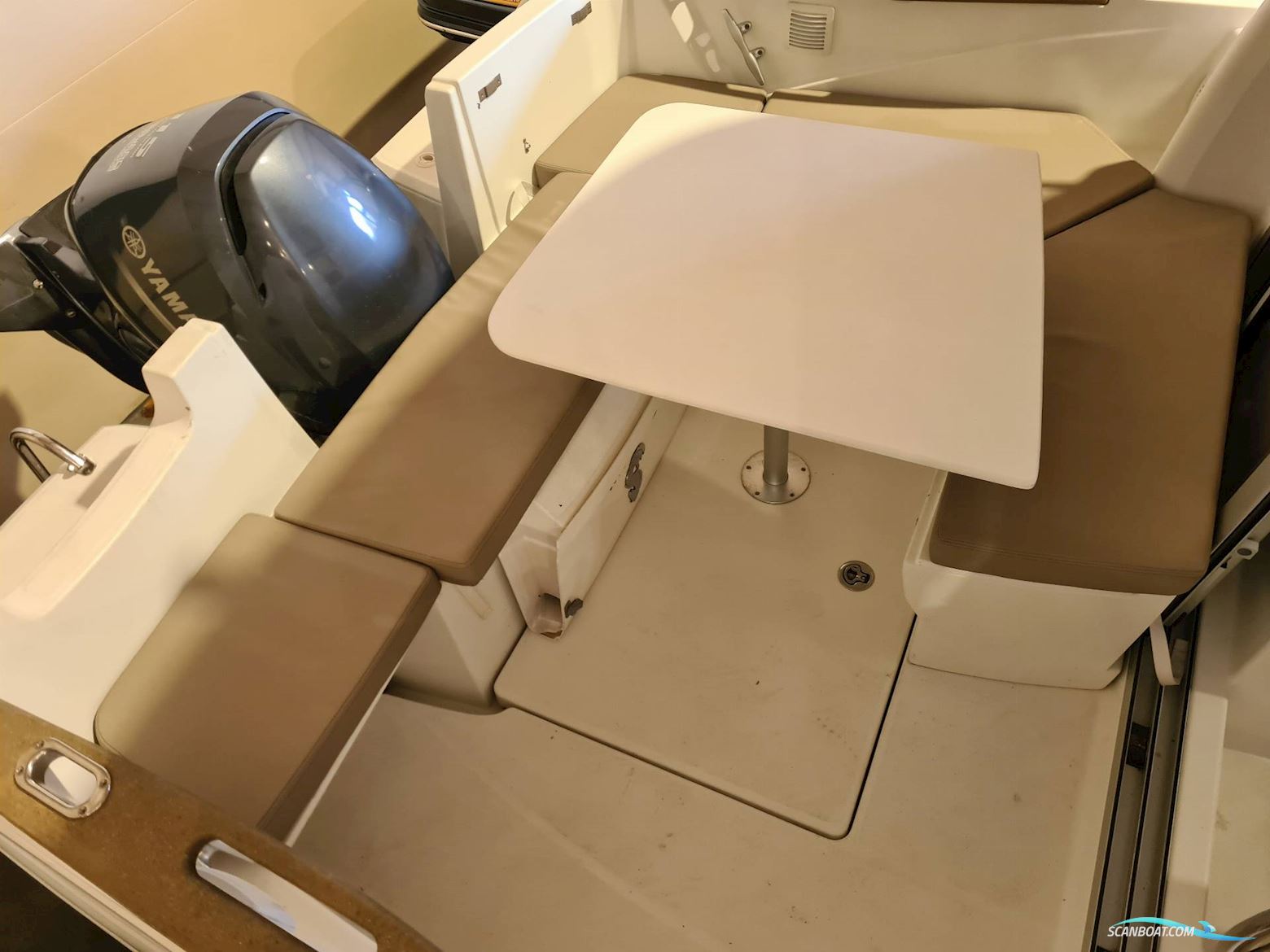 Beneteua Antares 6.80 - Yamaha F115/Udstyr