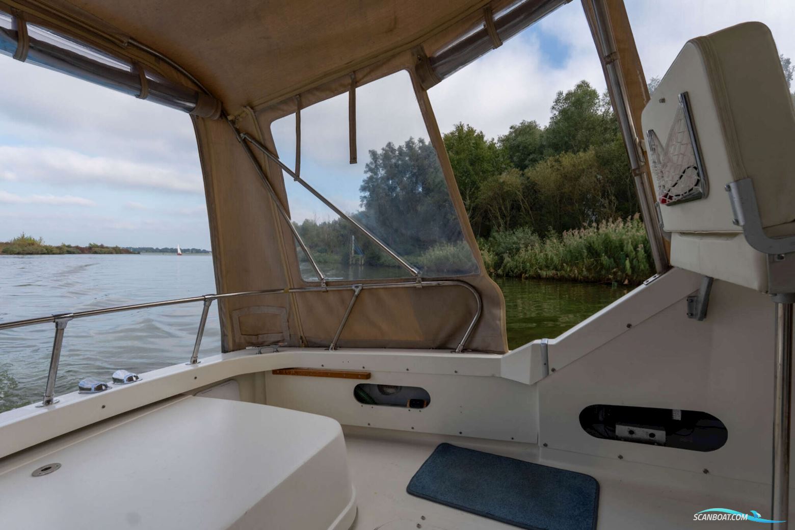 Bertram 25 Express Cruiser