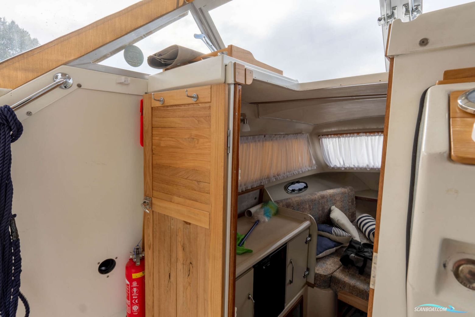 Bertram 25 Express Cruiser