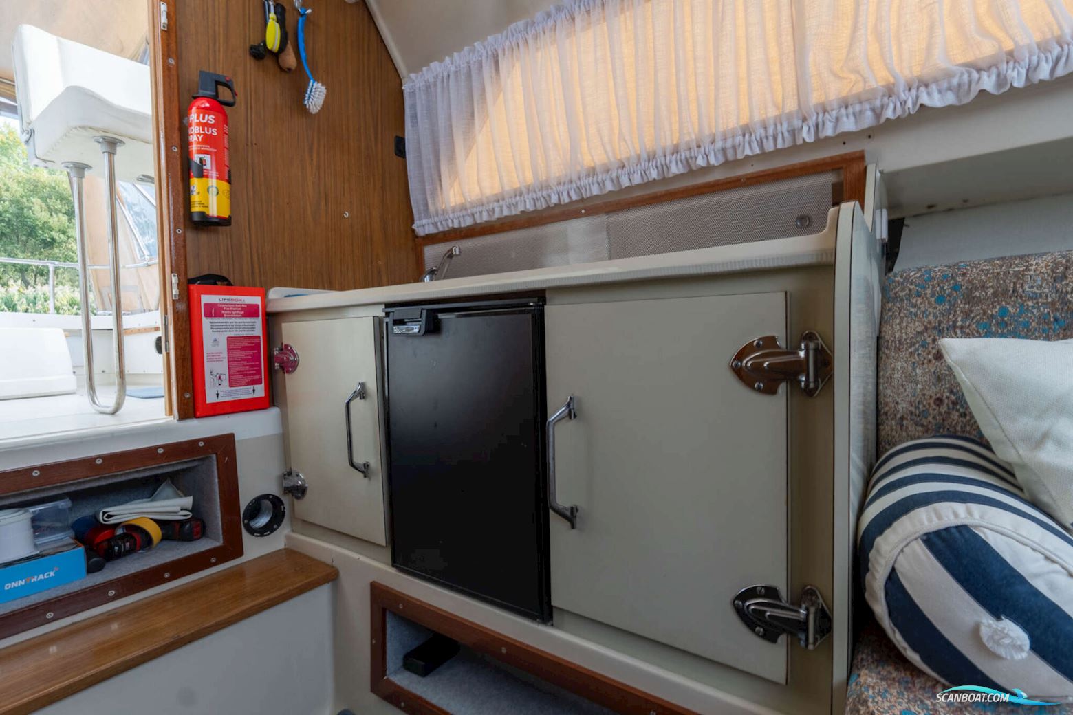 Bertram 25 Express Cruiser
