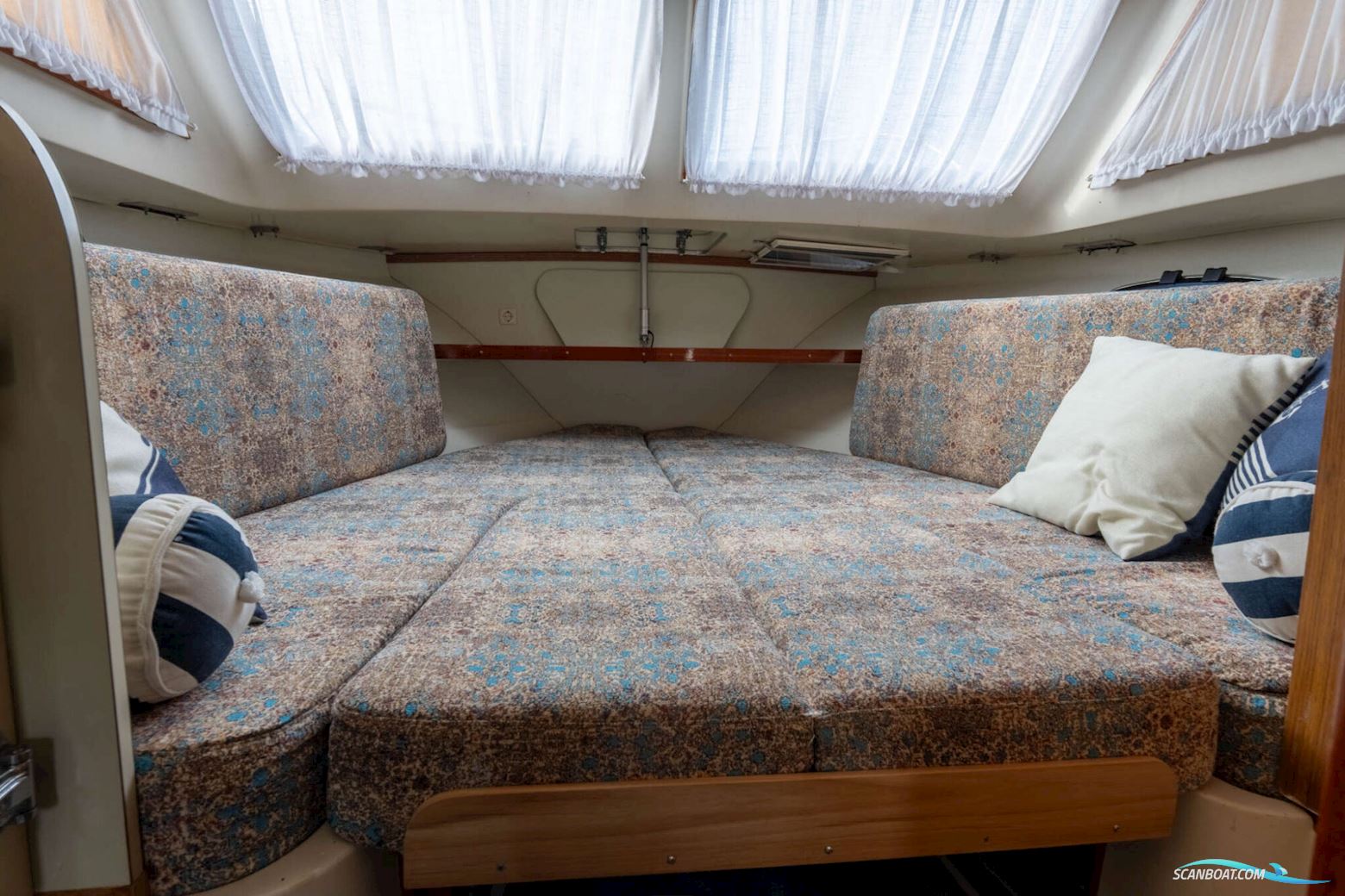 Bertram 25 Express Cruiser