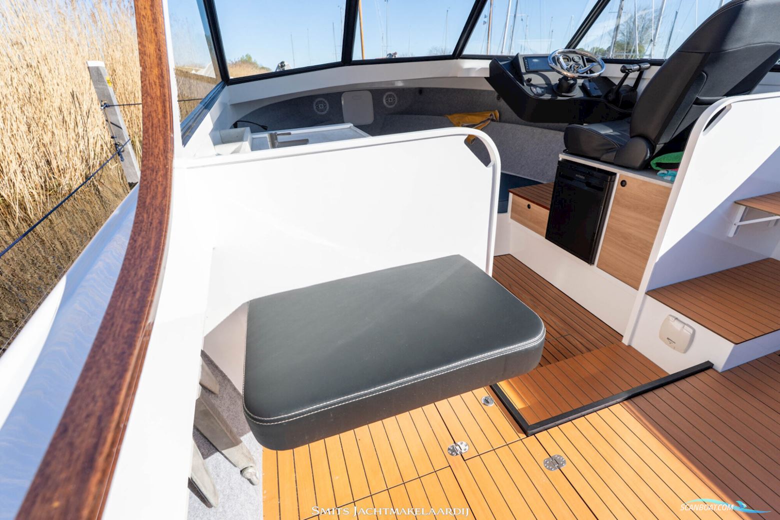 Bertram 25
