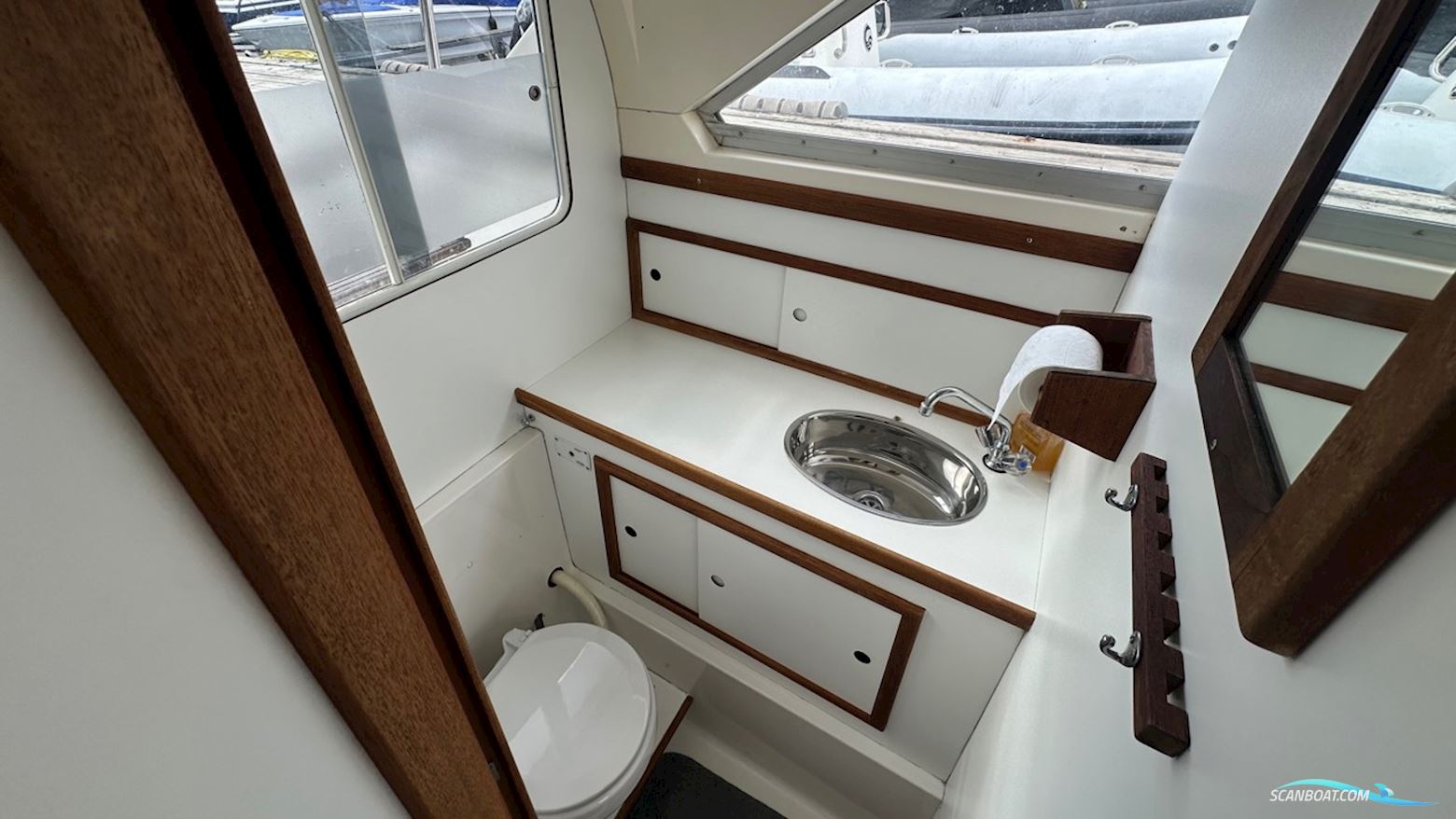 Bertram 28 Flybridge