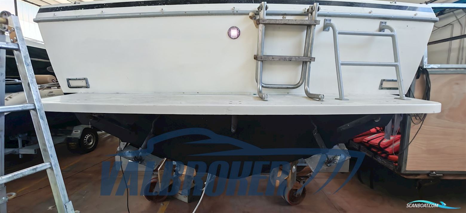 Bertram Yacht 28 Fly