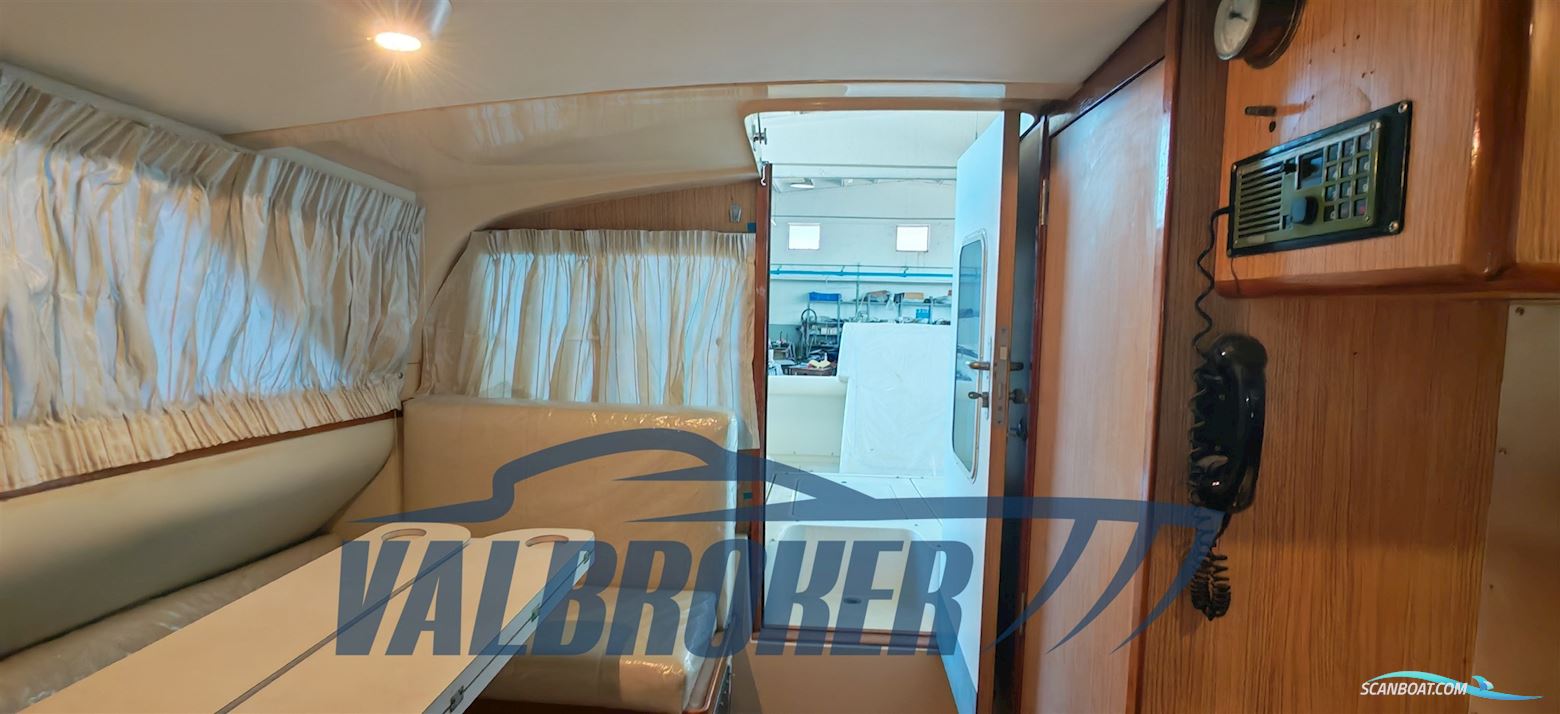 Bertram Yacht 28 Fly