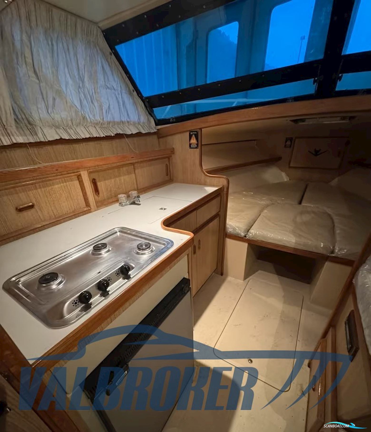 Bertram Yacht 28 Fly
