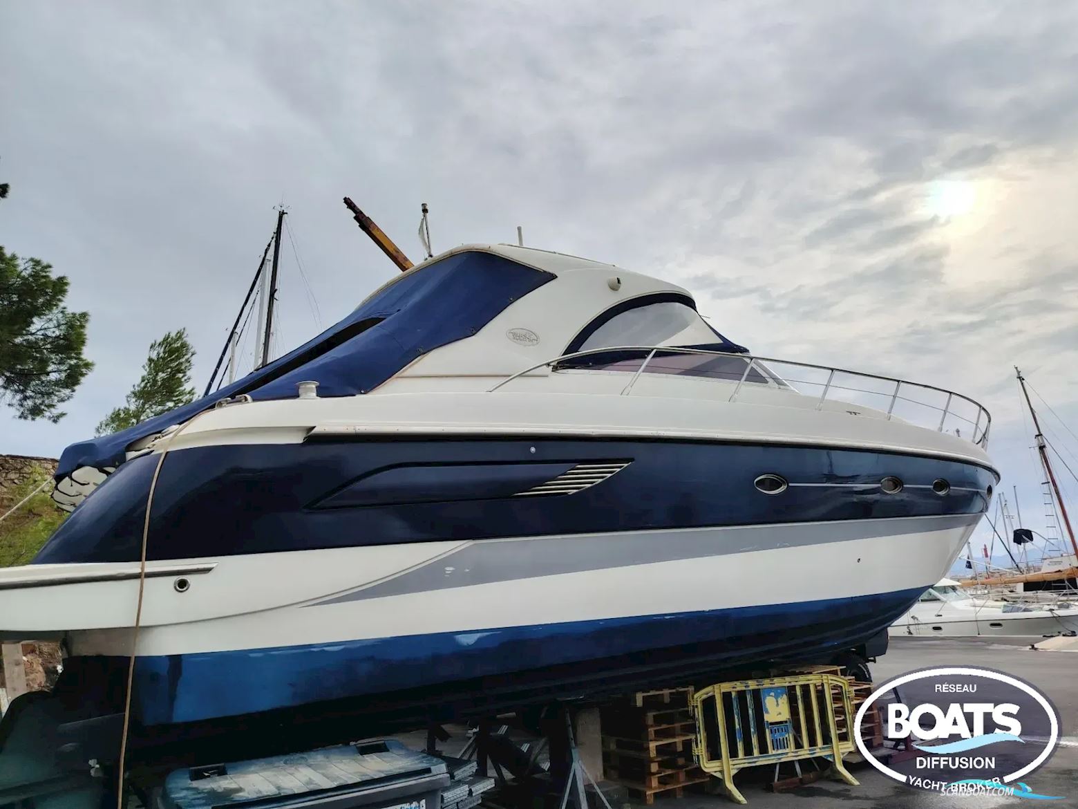 Blu Martin Sun Top 1350 Motorboat 2003, with Volvo engine, France