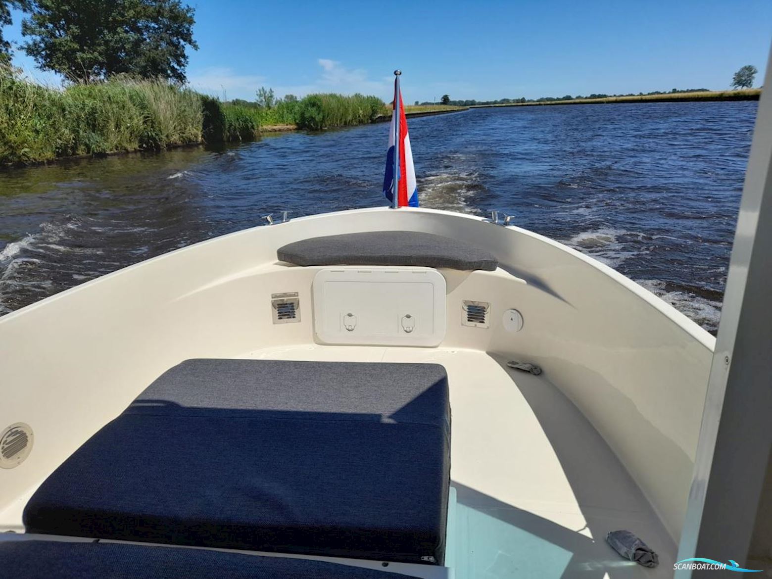 Blue Star Retro Cabin 22 Fisherboat