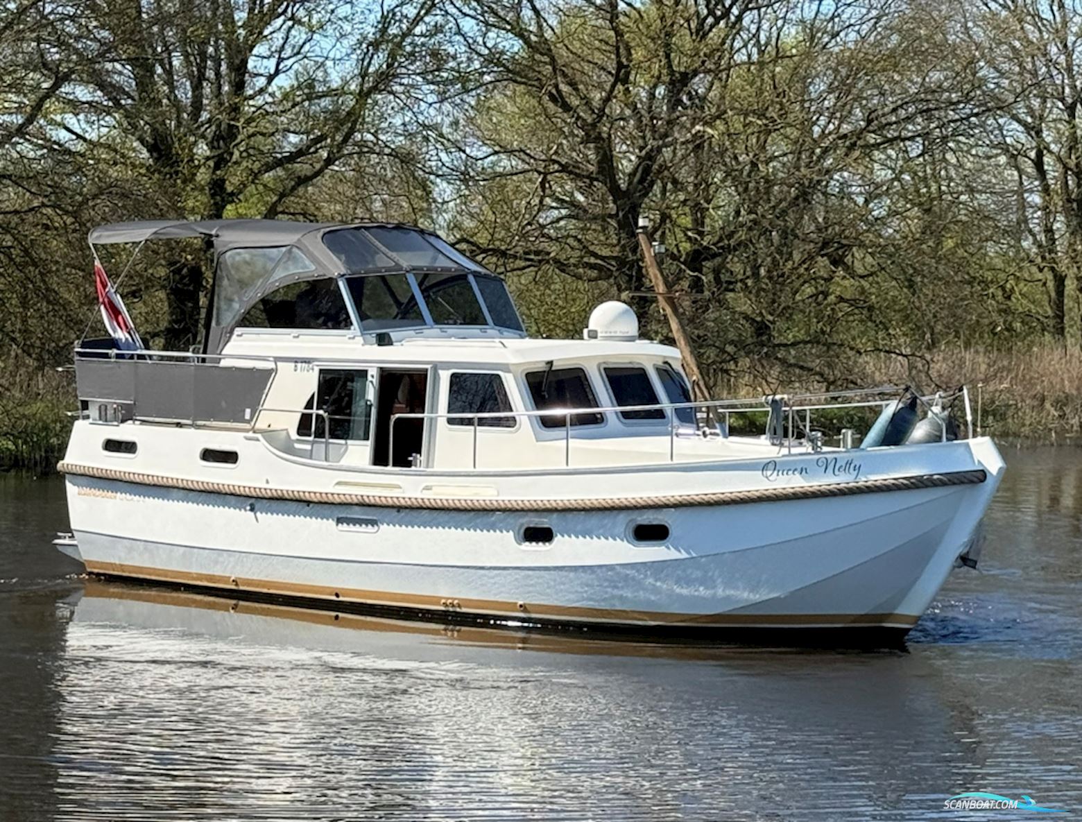 Boarncruiser 35 Classic Line AK Motorboat 2002, with VW engine, The Netherlands