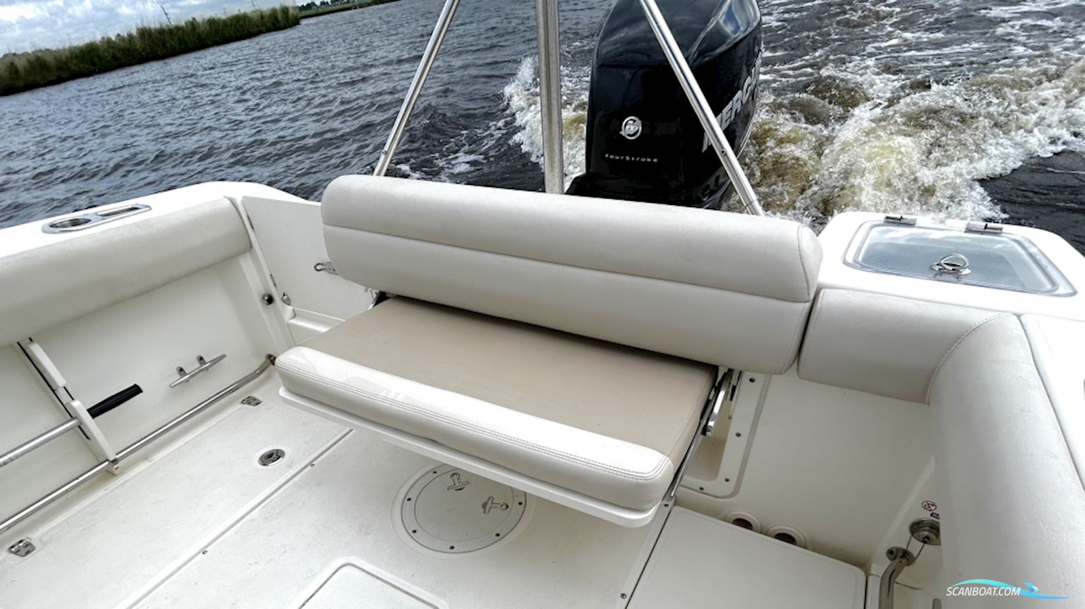 Boston Whaler 230 Outrage
