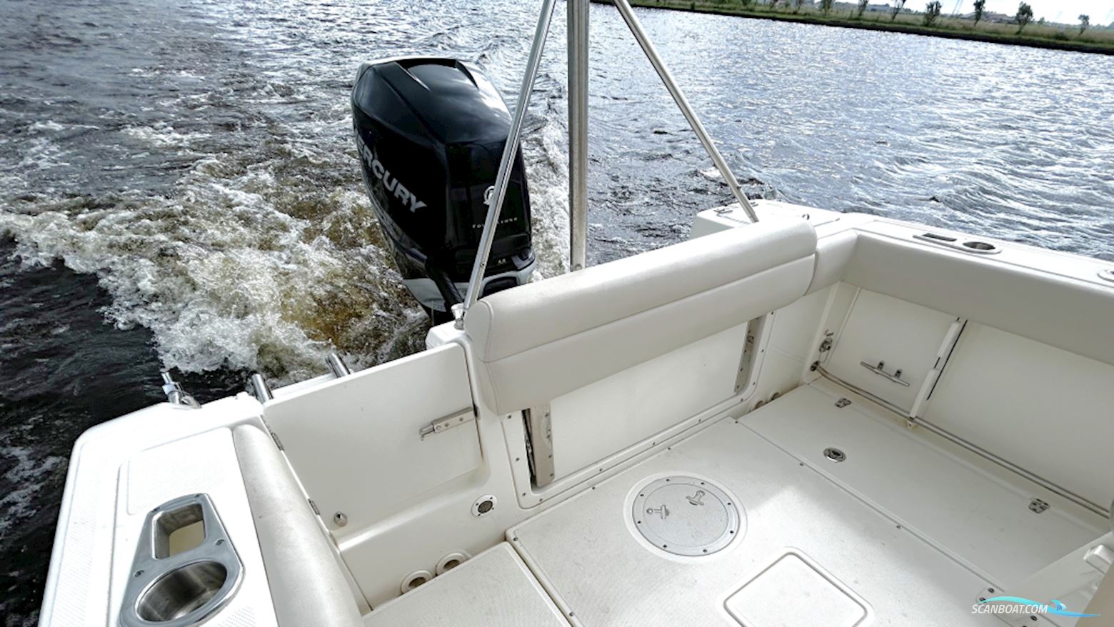 Boston Whaler 230 Outrage