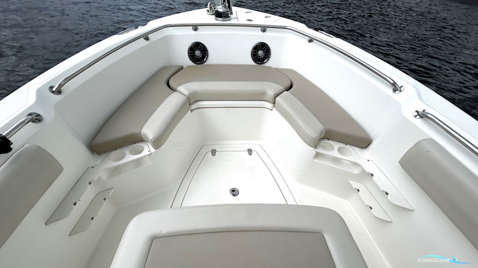 Boston Whaler 230 Outrage