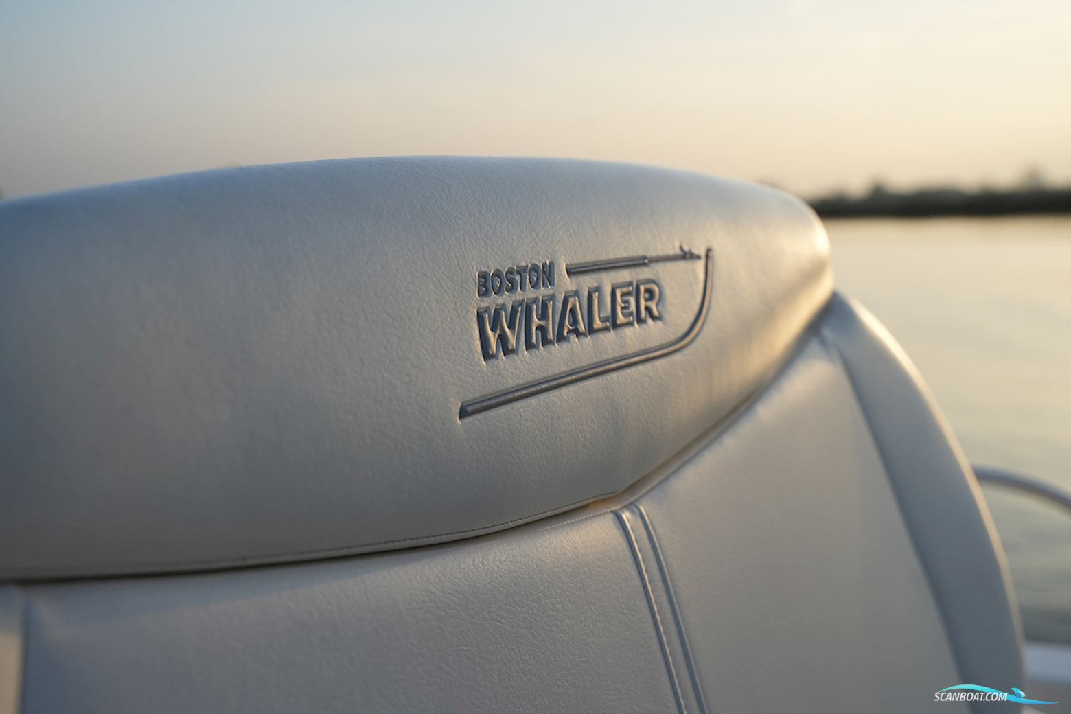 Boston Whaler 270 Dauntless