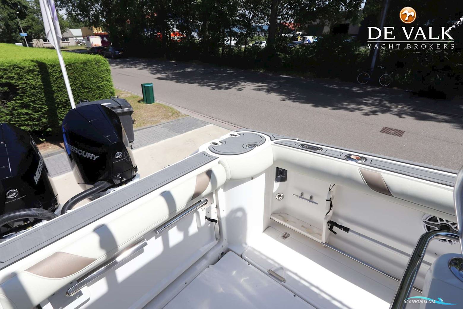 Boston Whaler 270 Outrage