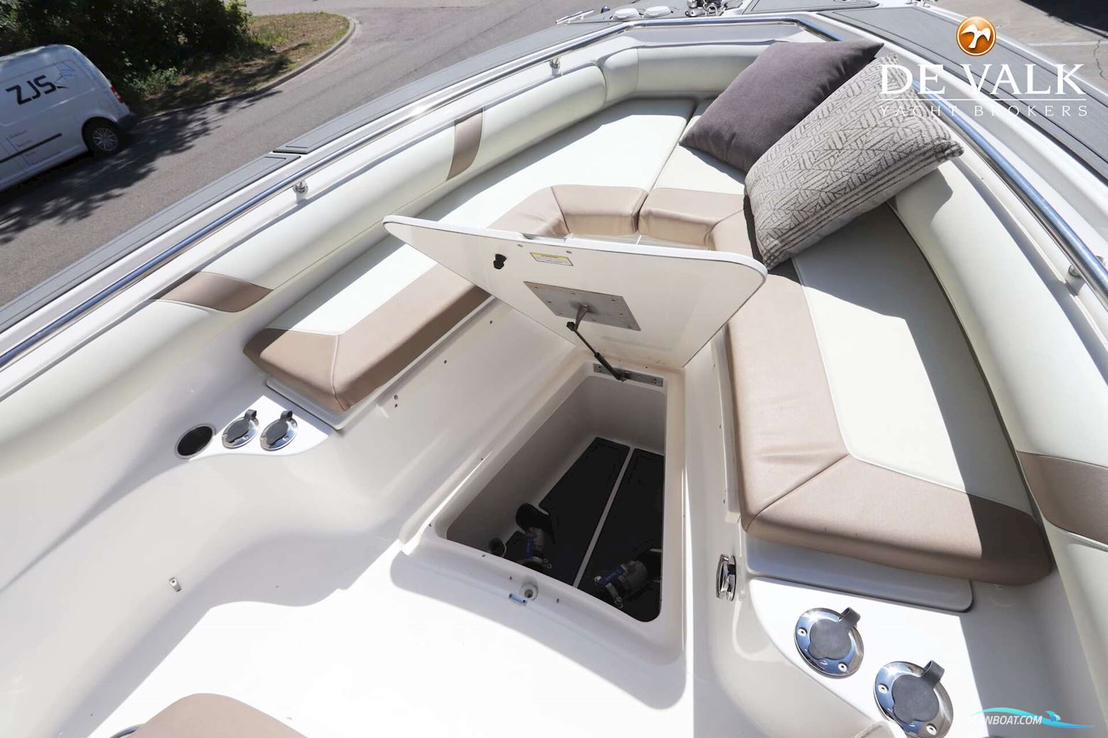 Boston Whaler 270 Outrage