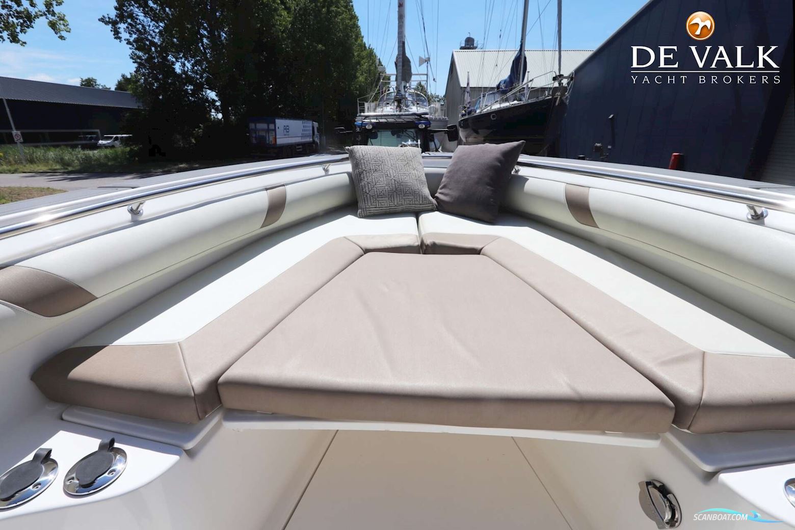 Boston Whaler 270 Outrage