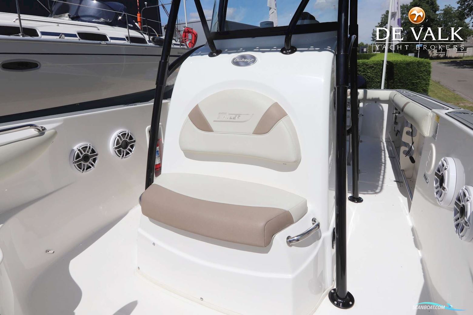 Boston Whaler 270 Outrage