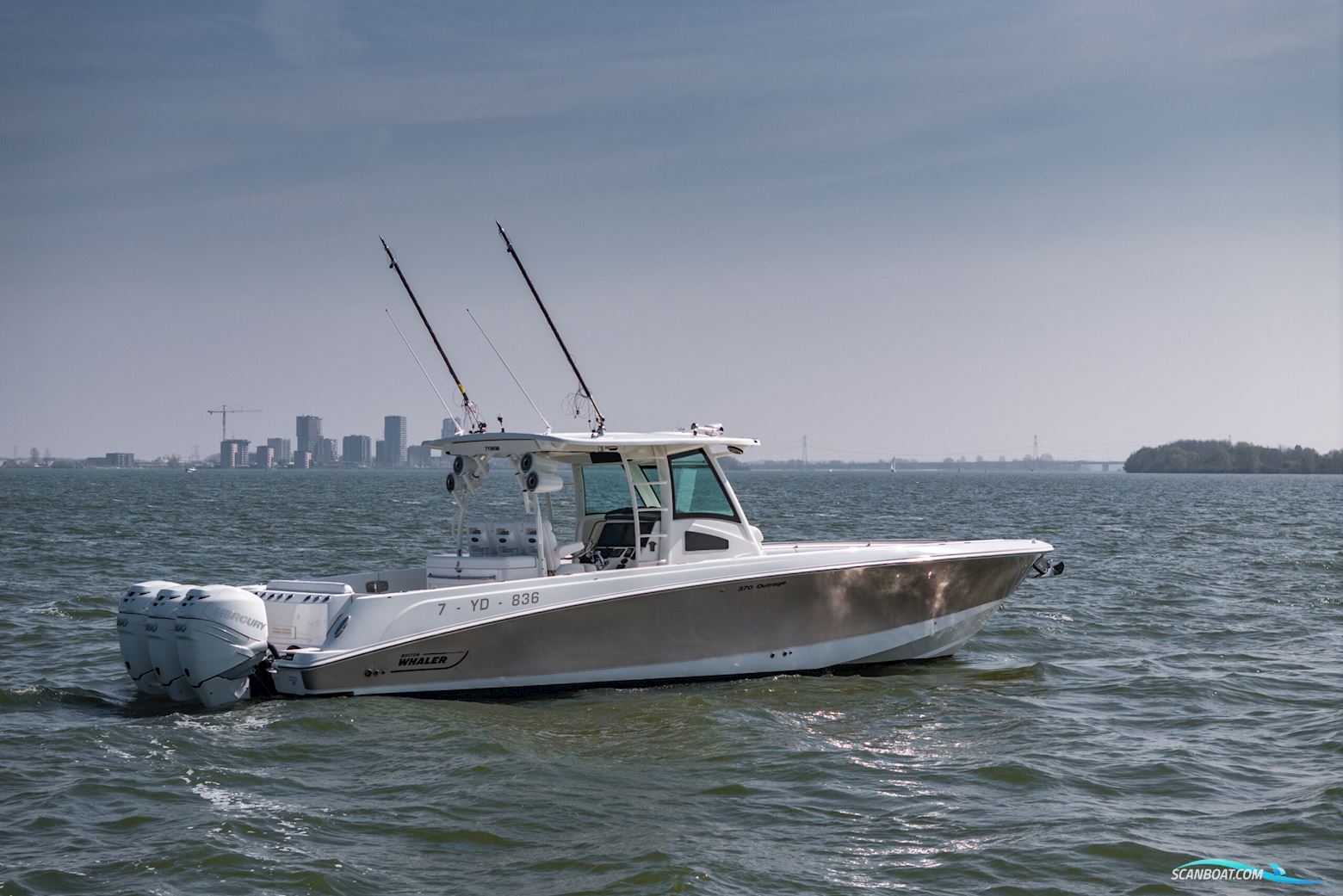 Boston Whaler 370 Outrage