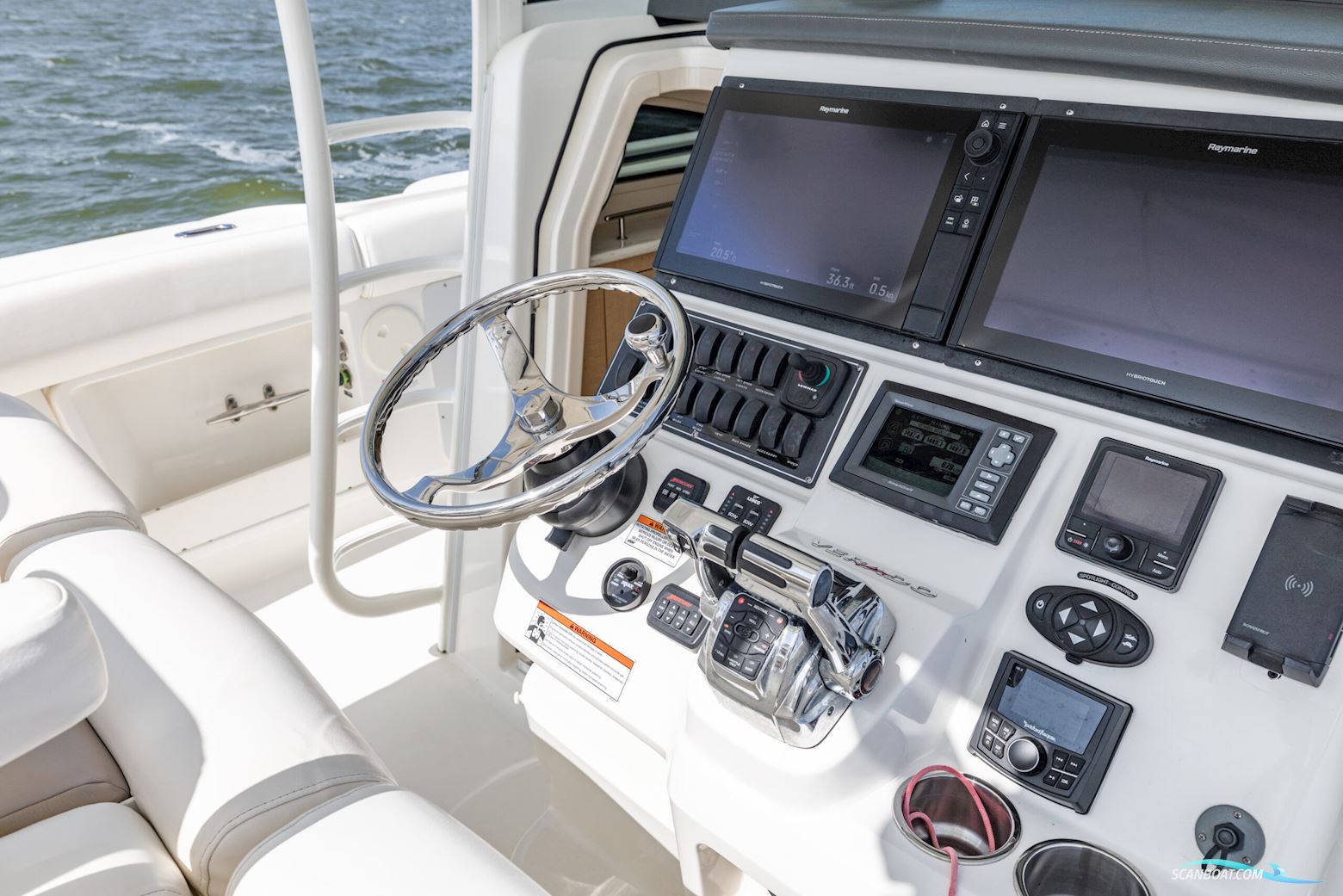 Boston Whaler 370 Outrage