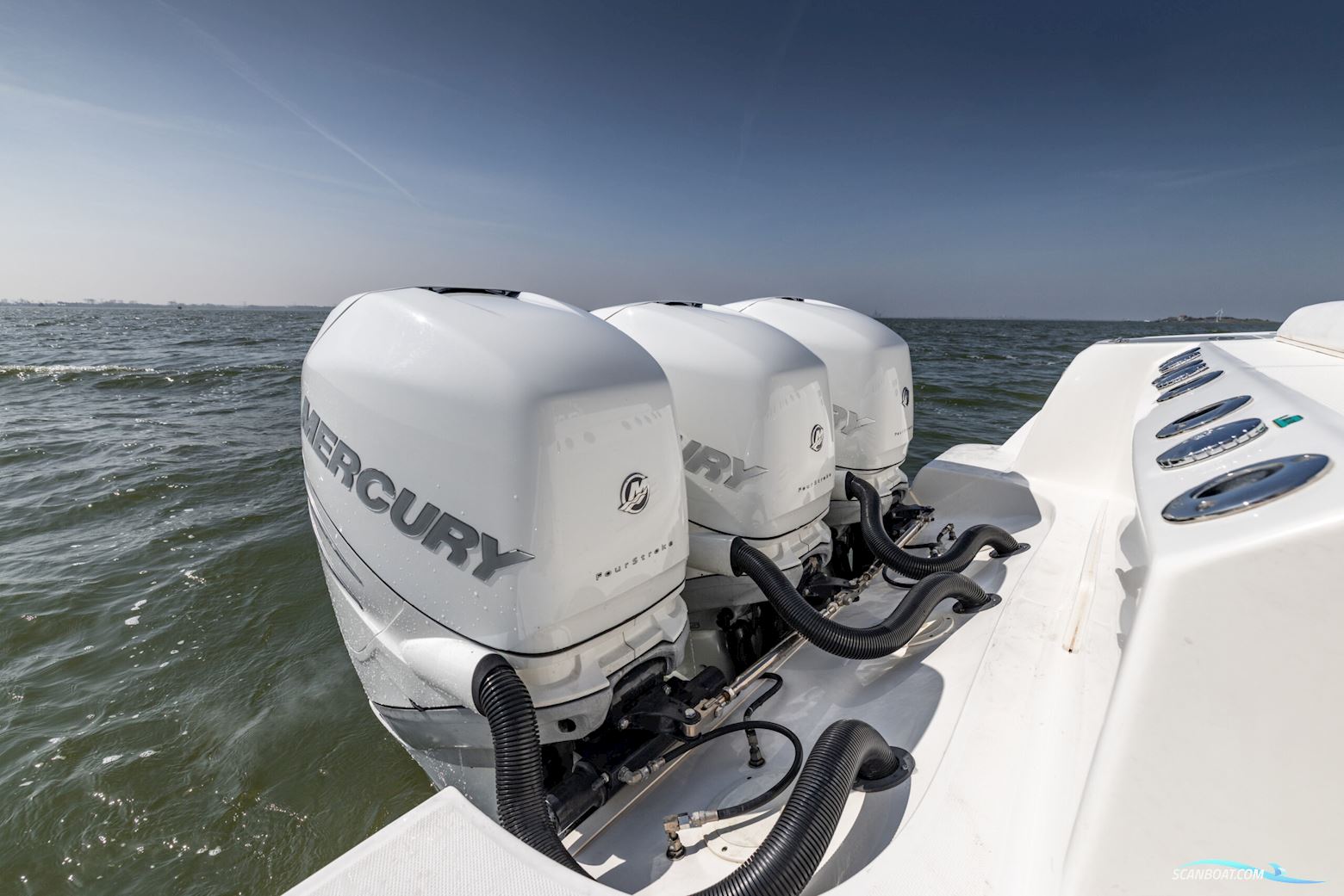 Boston Whaler 370 Outrage