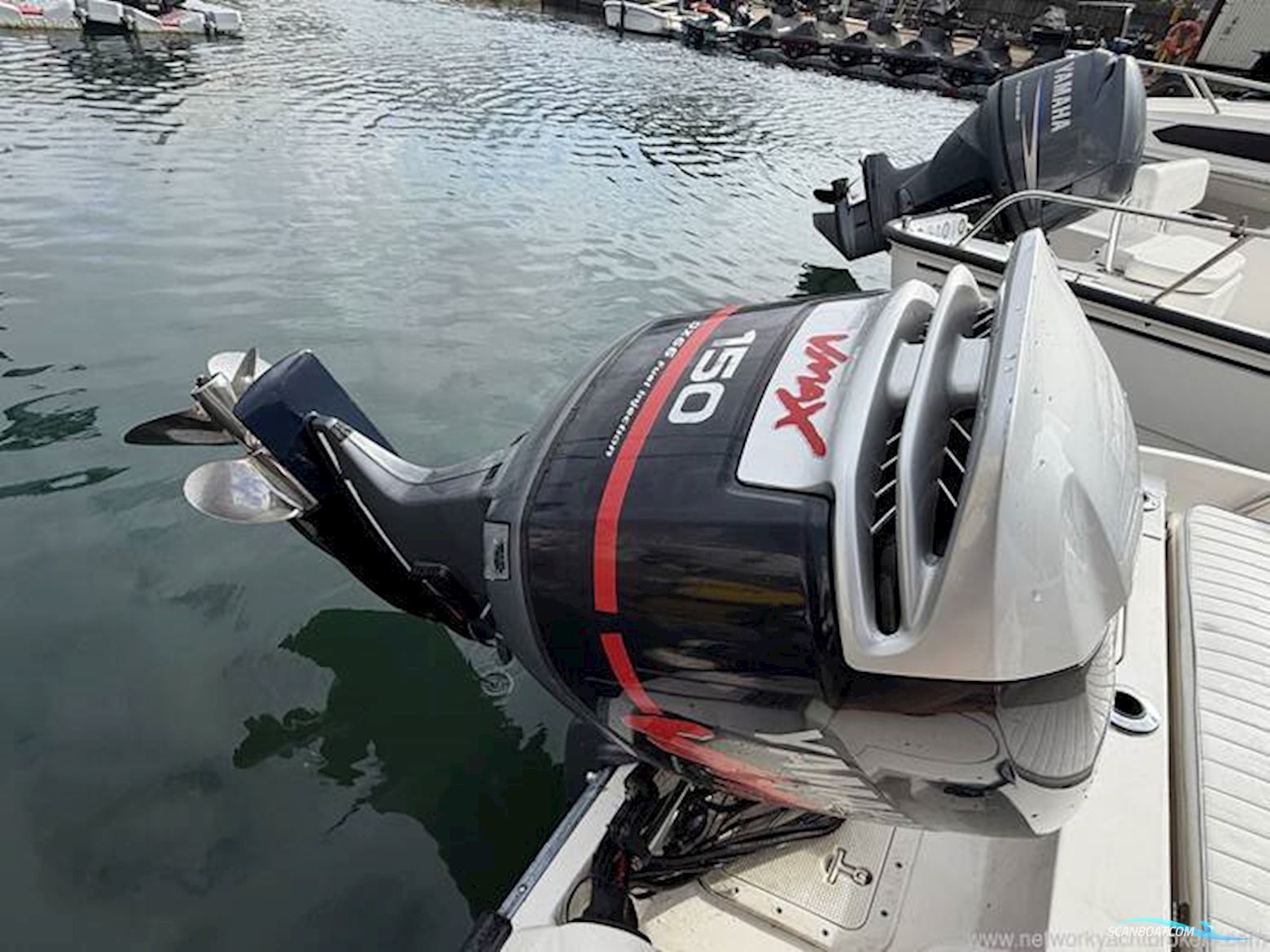 Boston Whaler Dauntless 18