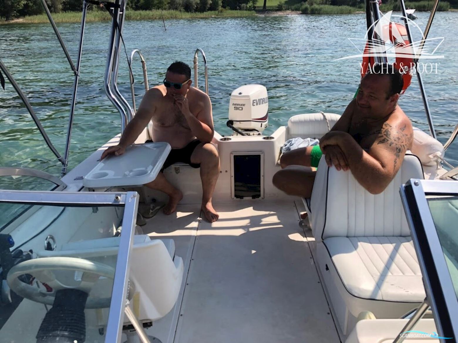 Boston Whaler Ventura 18