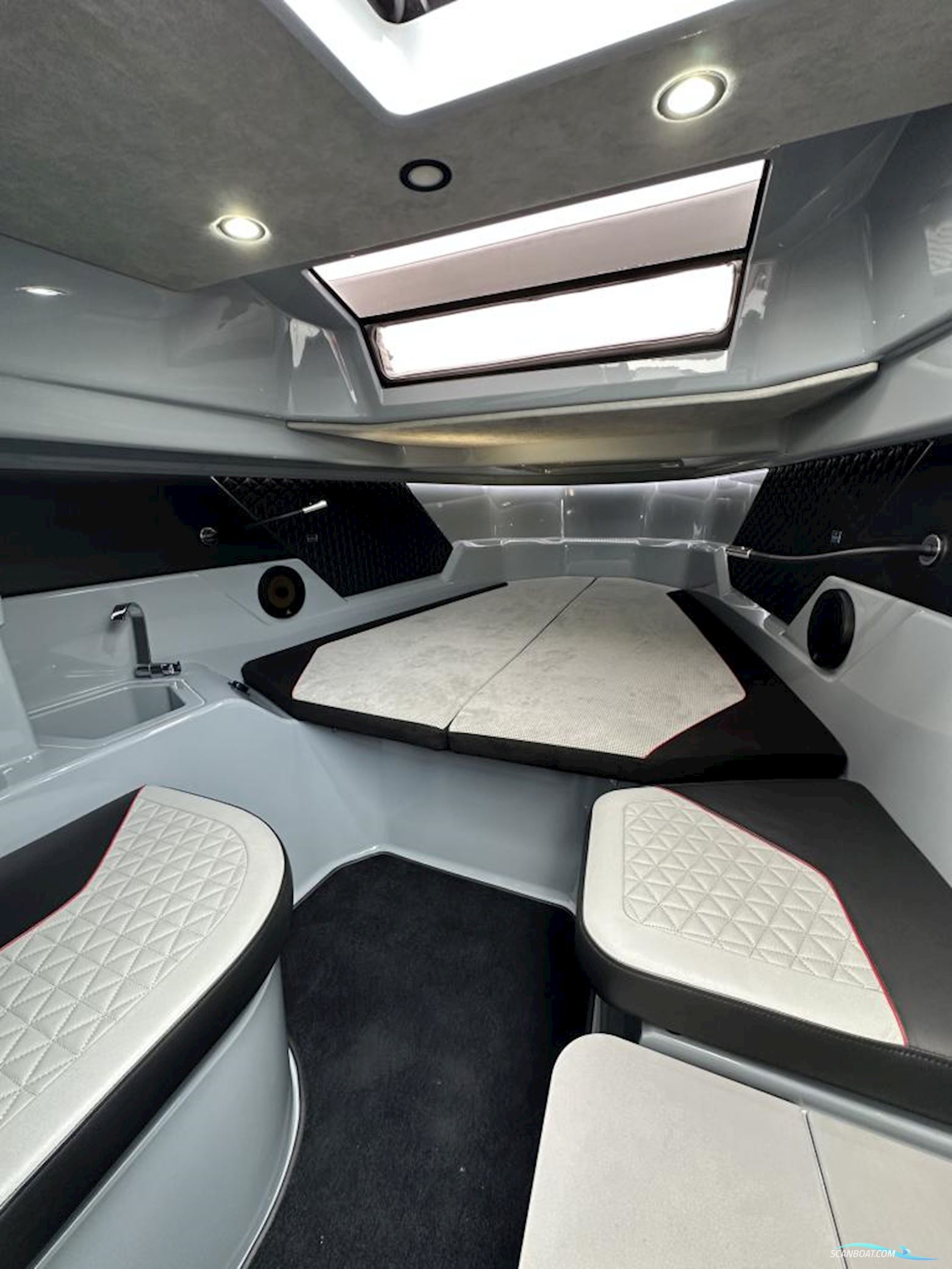 Brabus 300 Shadow - Multistorage