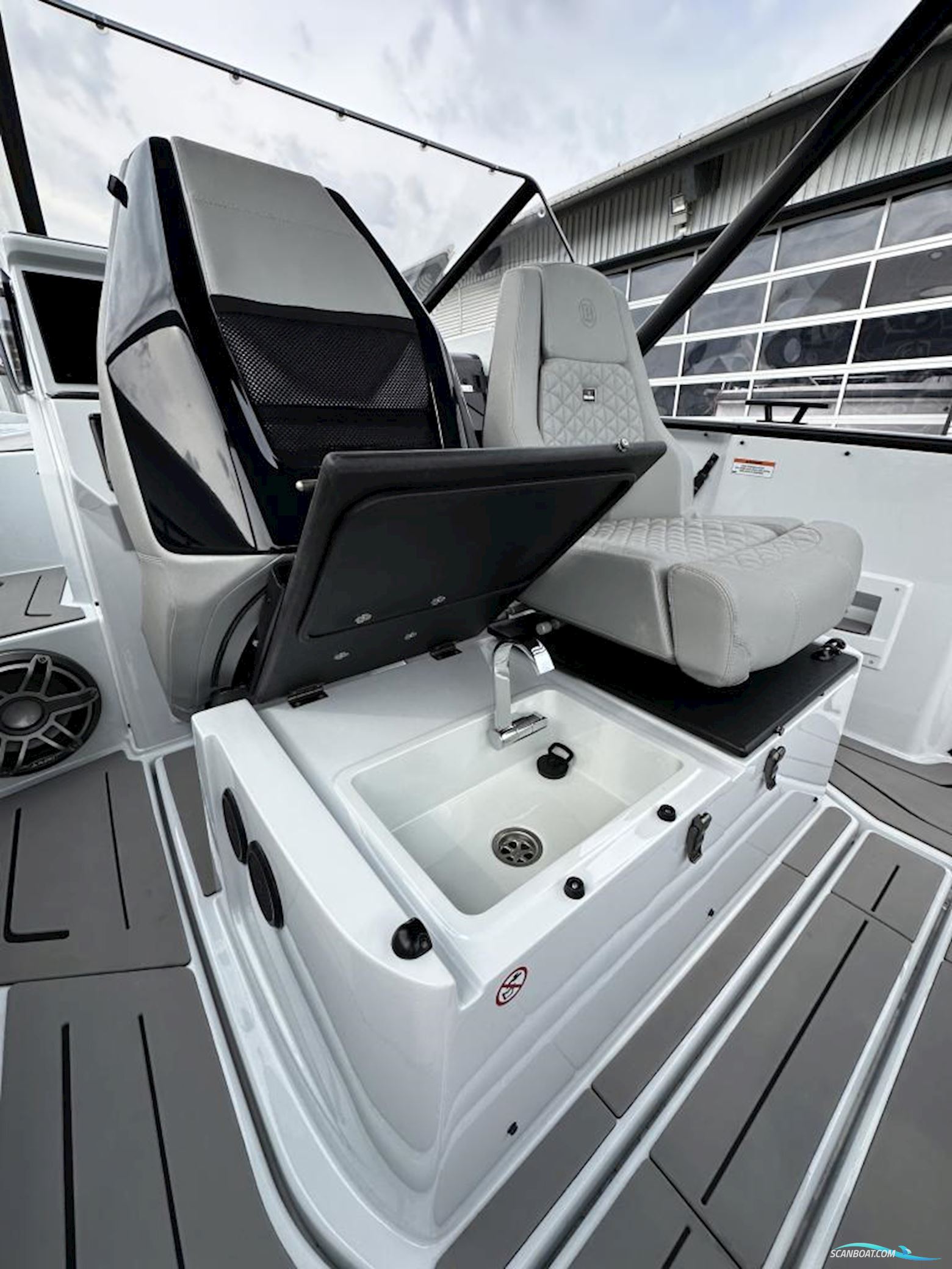 Brabus 300 Shadow - Multistorage