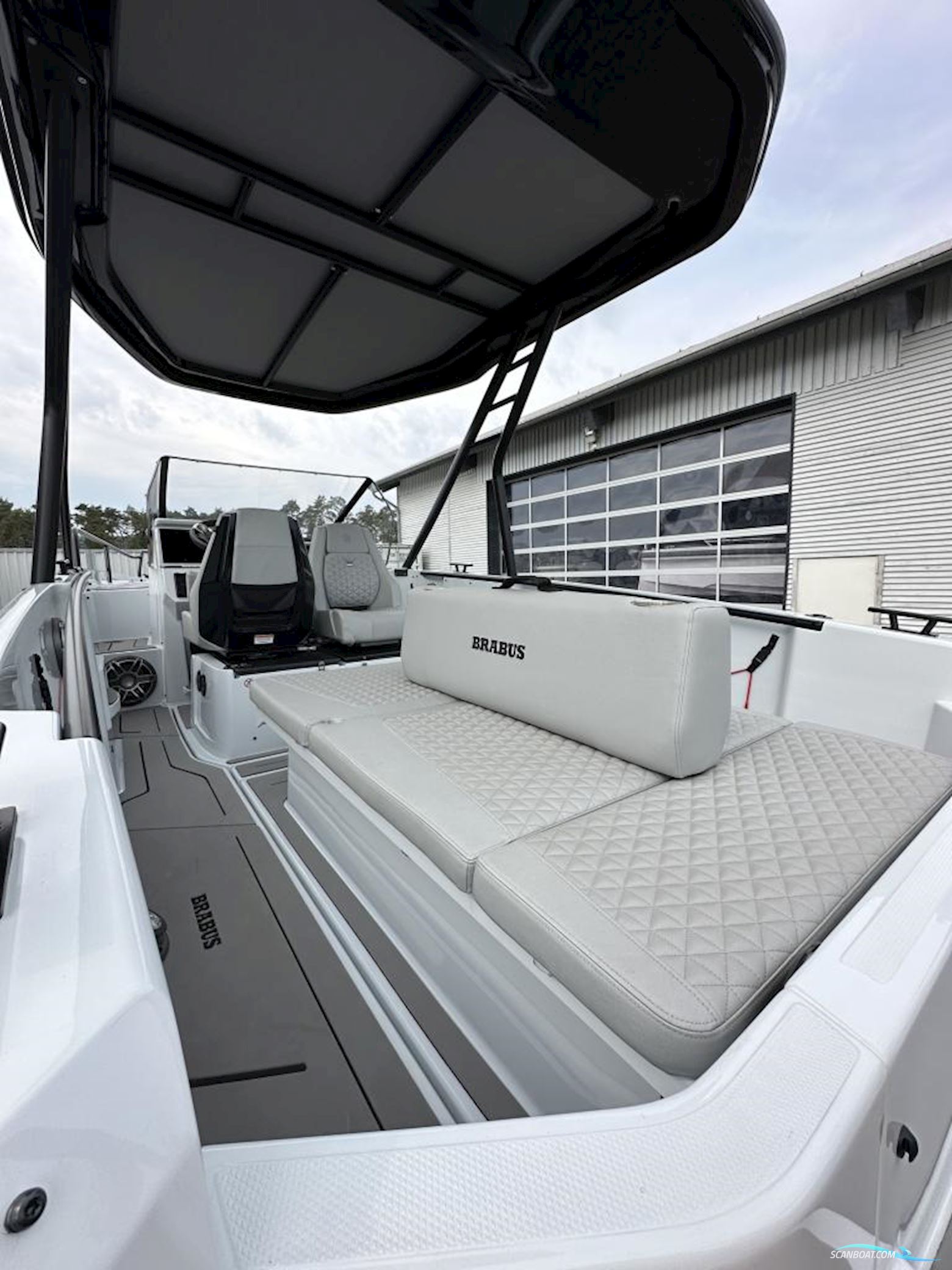 Brabus 300 Shadow - Multistorage