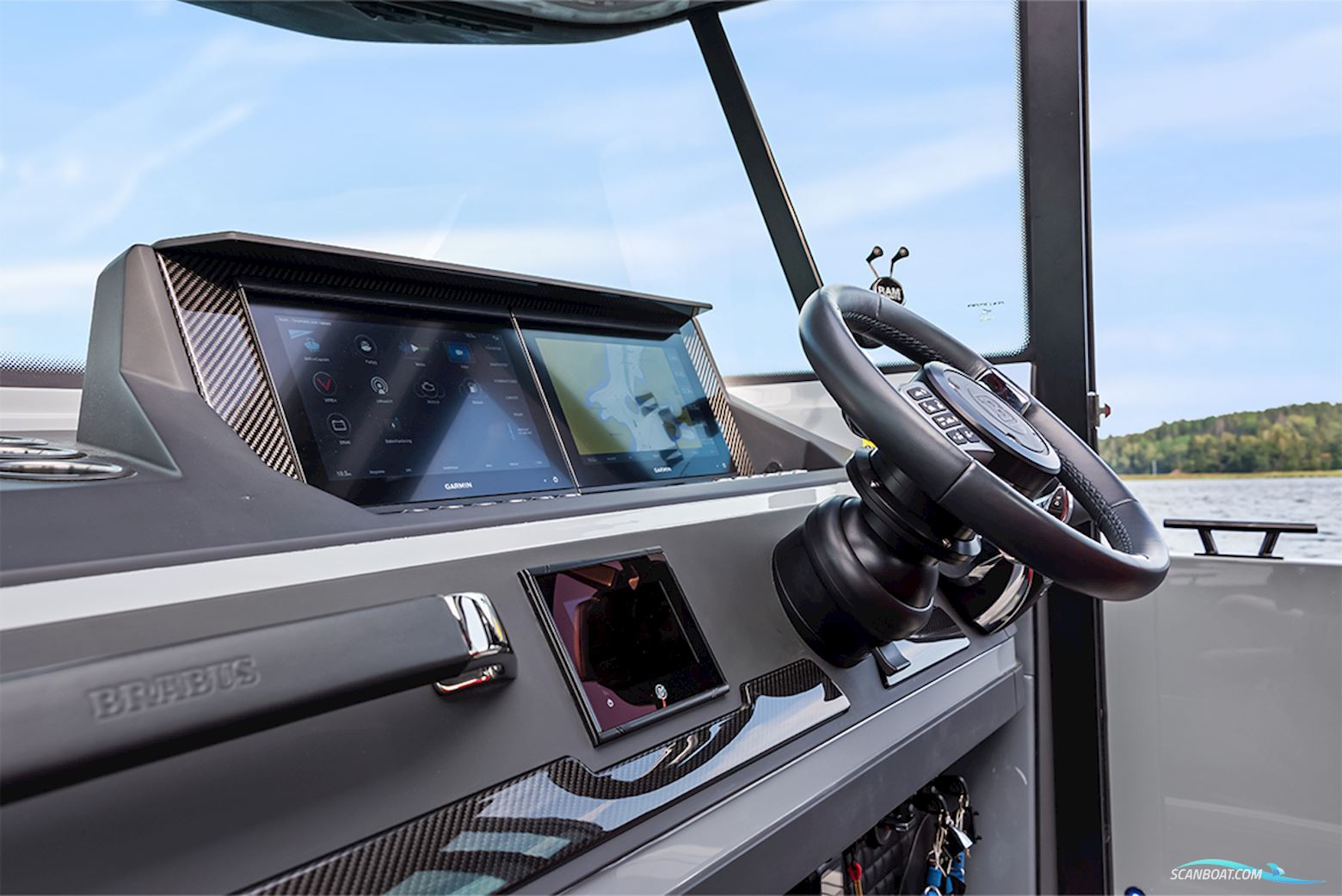 Brabus Axopar 28 Mkii Shadow 500 Cabin