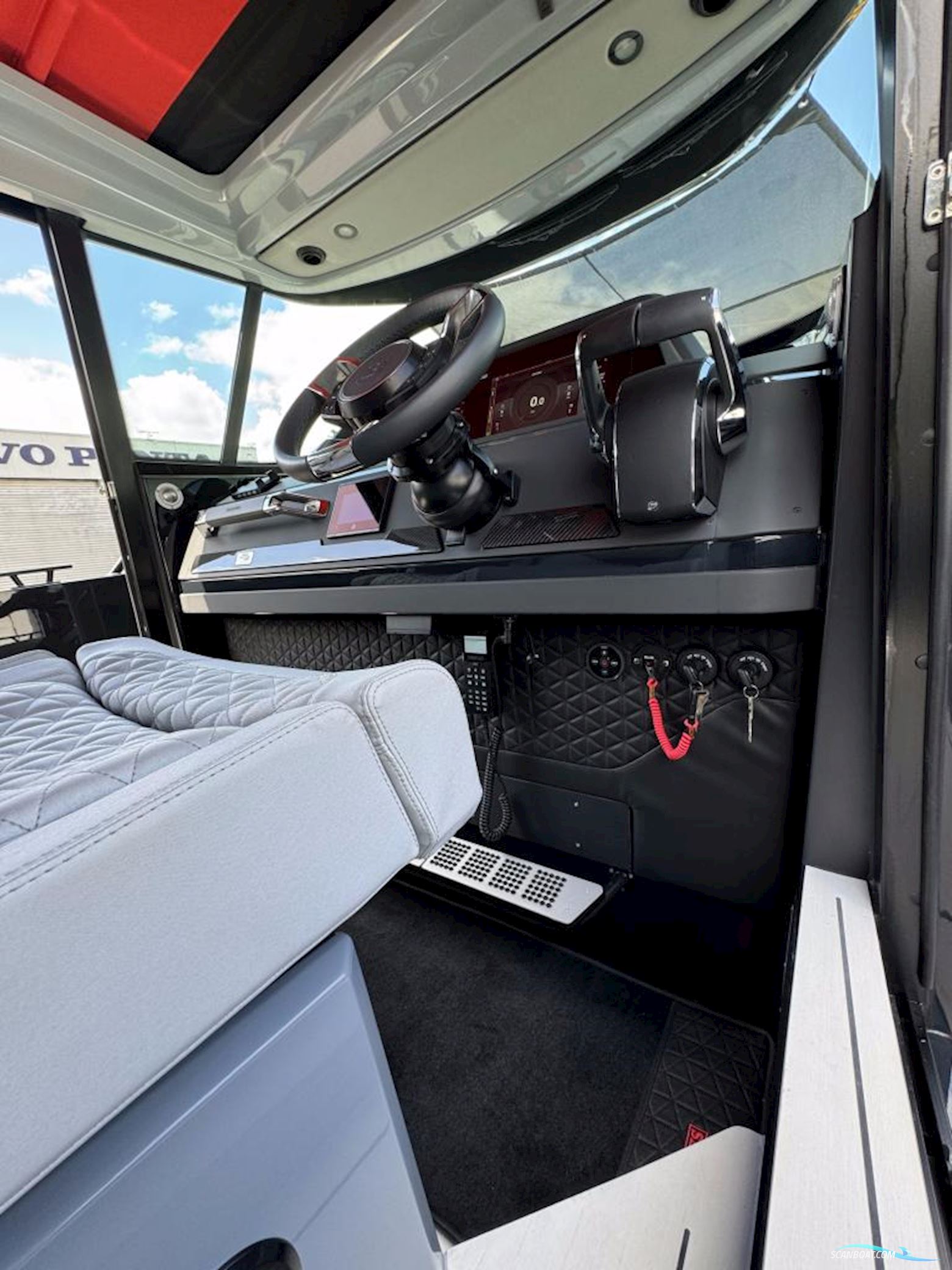 Brabus Shadow 500 Cabin